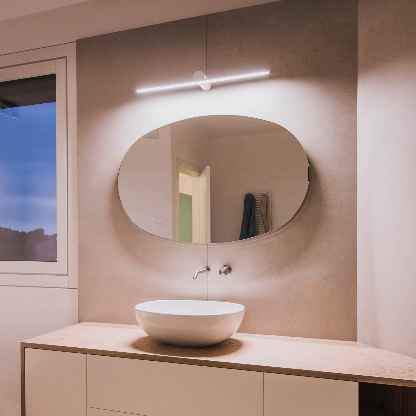 OLEV Slight AP LED wall light, mirror lighting