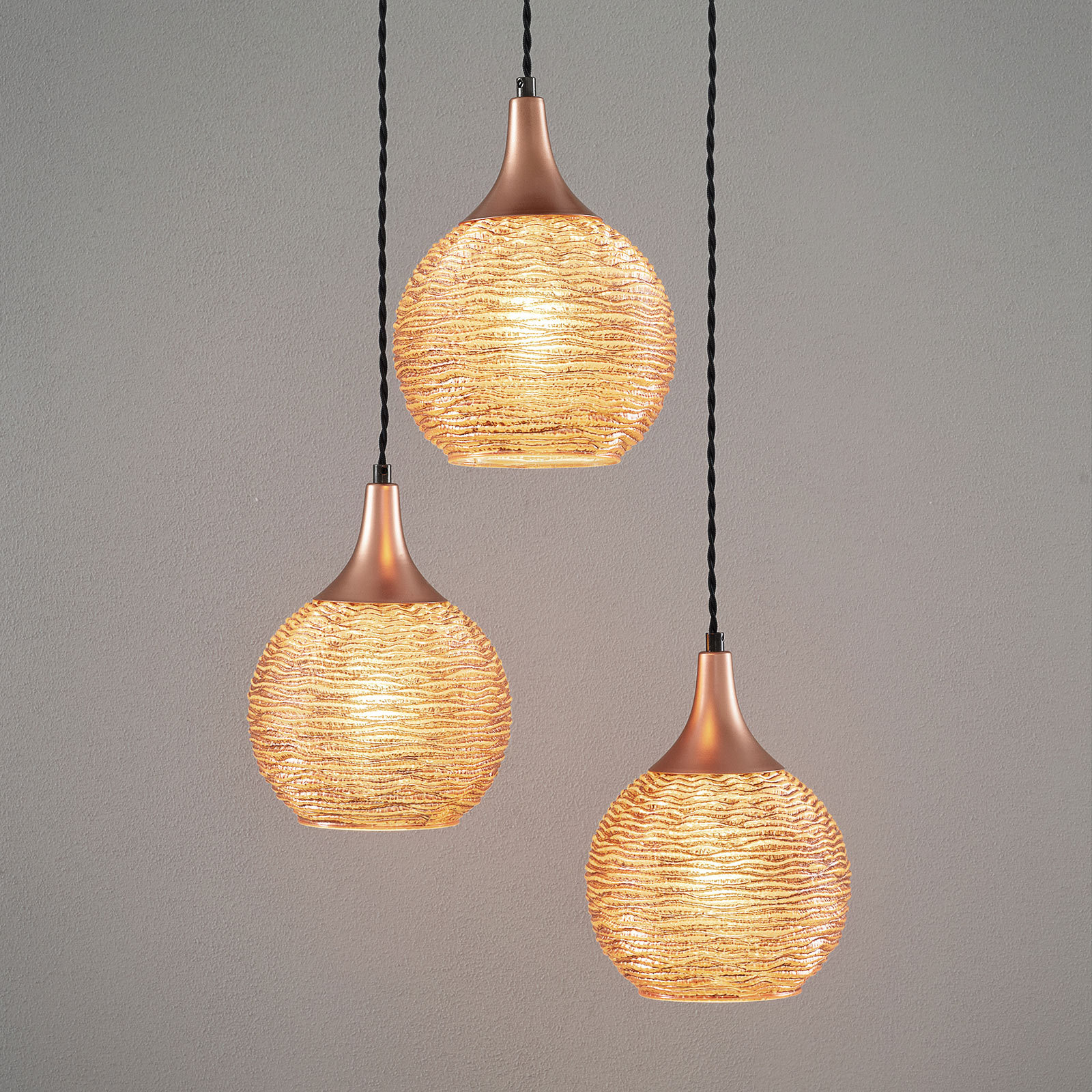 Fiona – pendellampe i kobber med 3 lyskilder | Lampegiganten.no Kobberfarget glass pendellampe Fiona, en lyskilde