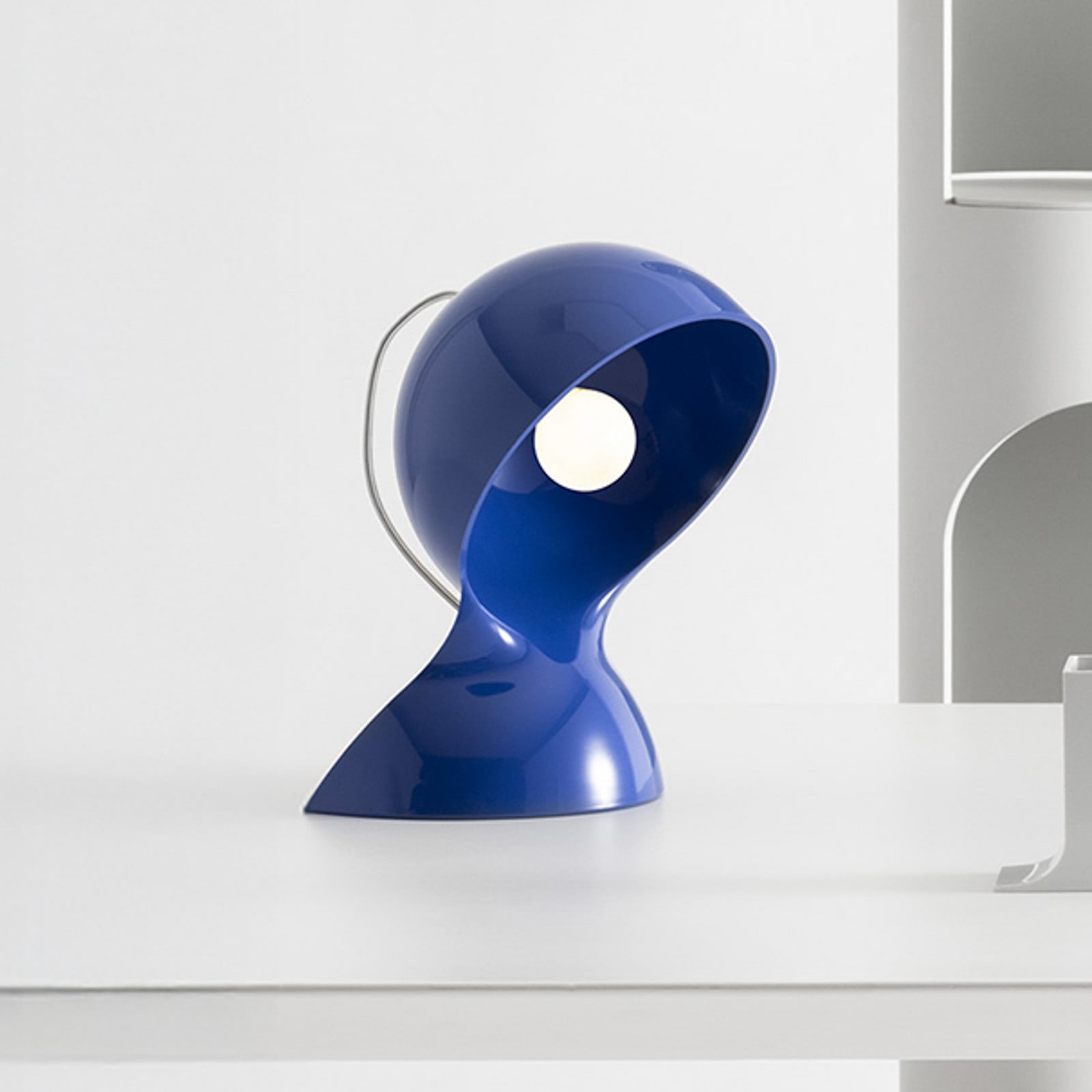 Dalù bordslampa, blå, höjd 26 cm, E14 – Artemide - Vardagsrum - Design - Plast - Med en ljuskälla