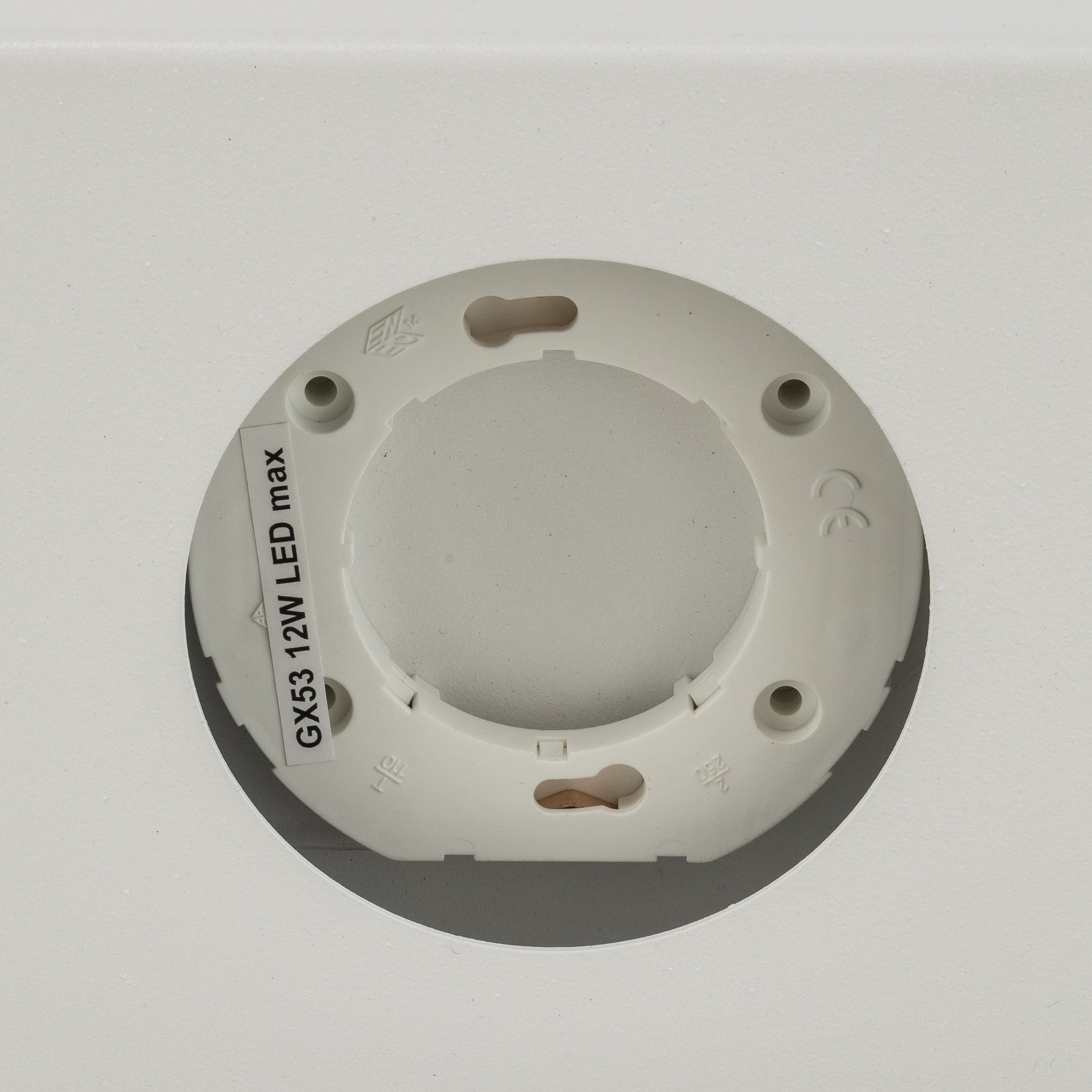 Plafonnier Hero, blanc, 55 x 12 cm, à 3 lampes, métal, GX53 Plafonnier Hero, blanc, 55 x 12 cm, à 3 lampes, métal, GX53