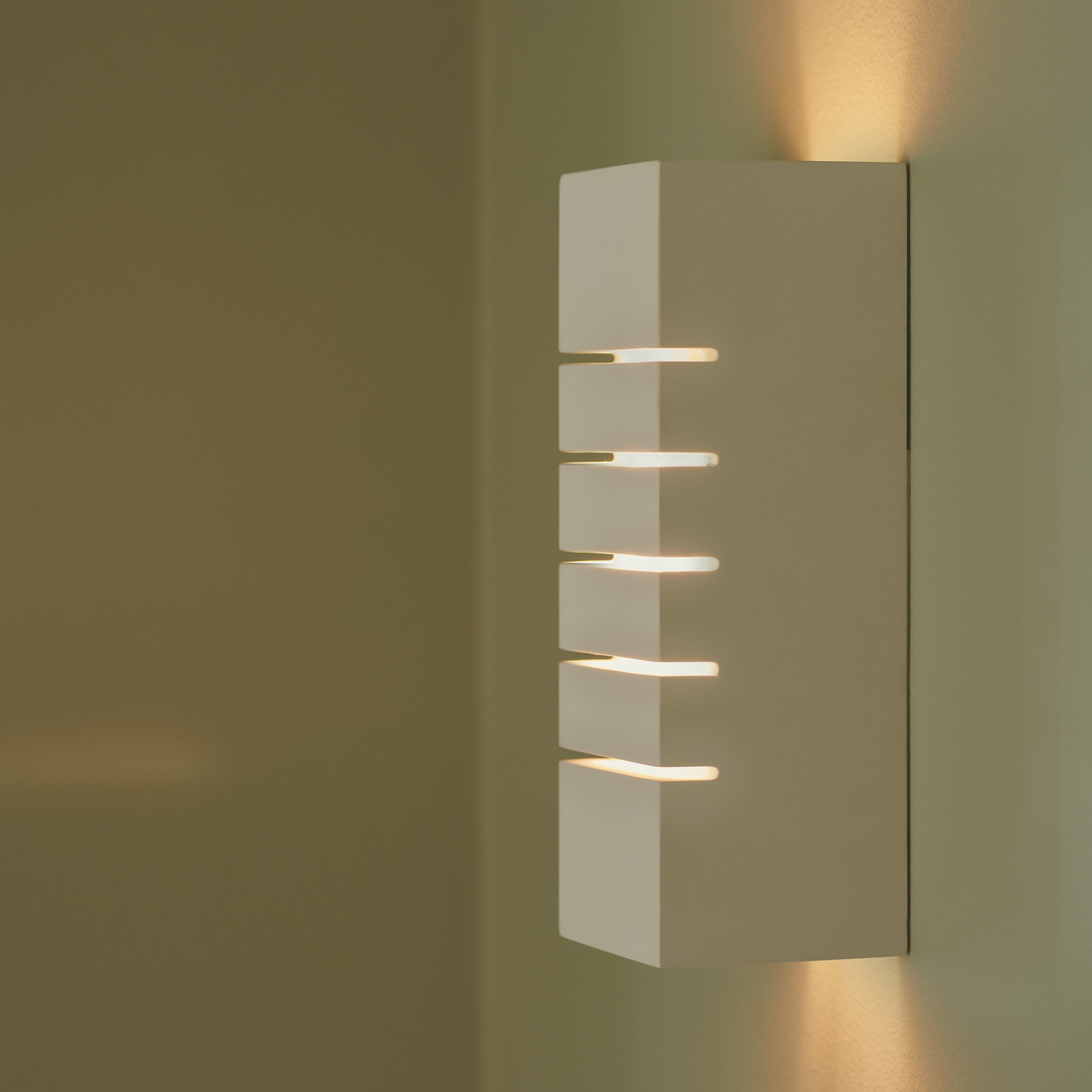 Lancio Square wall light made of plaster, with plug, white
