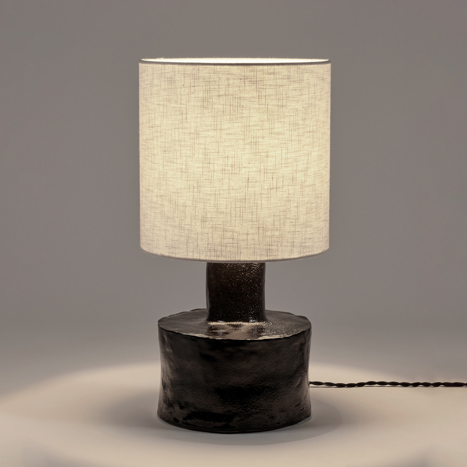 BLACK-BEIGE CATHERINE bordlampe, stentøj, tekstil, højde 47 cm, E27 – Serax BLACK-BEIGE CATHERINE bordlampe, stentøj, tekstil, højde 47 cm, E27 – Serax