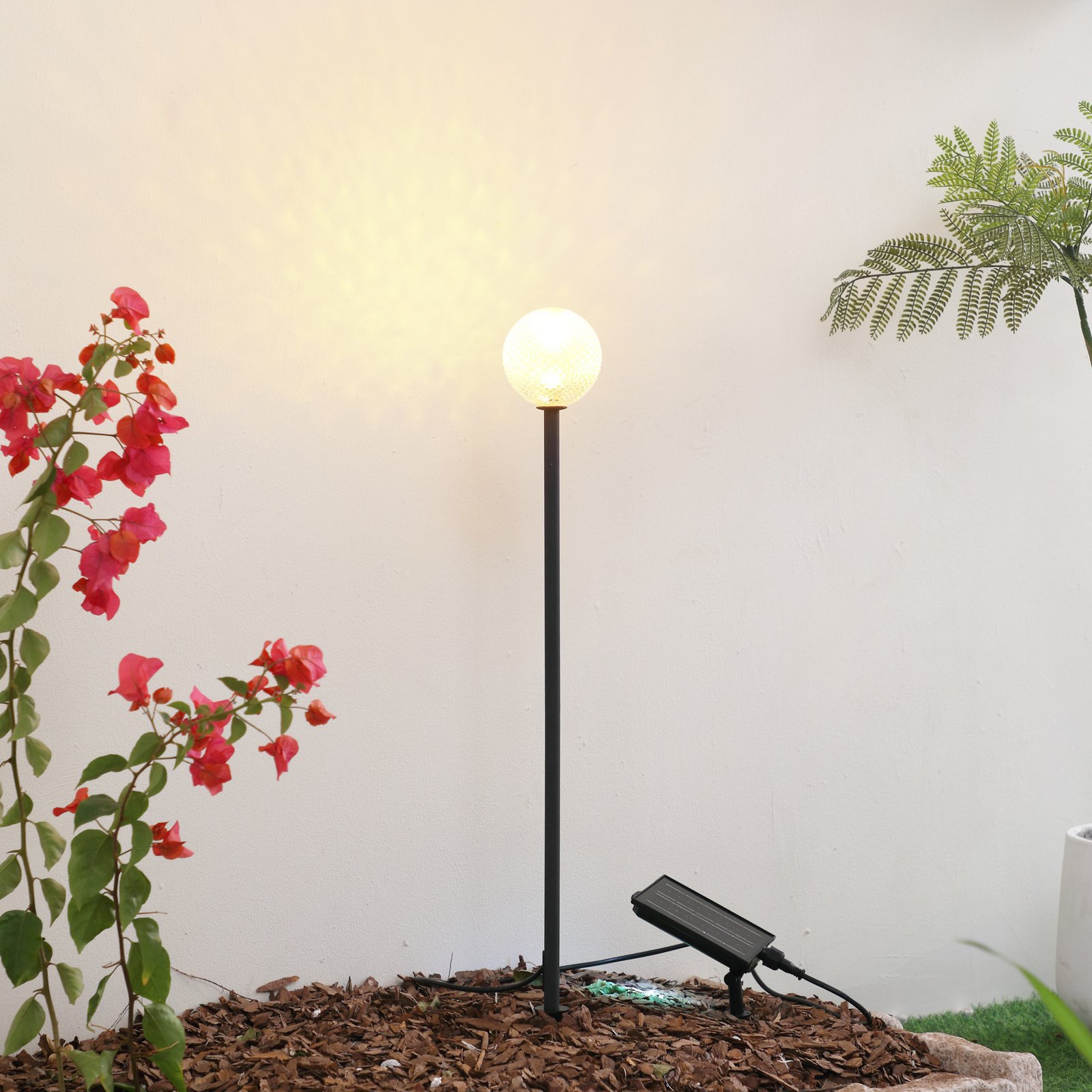 Brindley Lampe à cellule solaire w/Pointes de terre Noir - Lindby