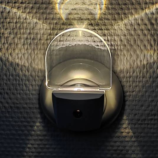 Acquista Sensore di movimento per luce notturna con luce a LED Lampade con spina UE/USA Lampada da notte senza fili per bambini per camera da letto sul comodino in Italia a partire