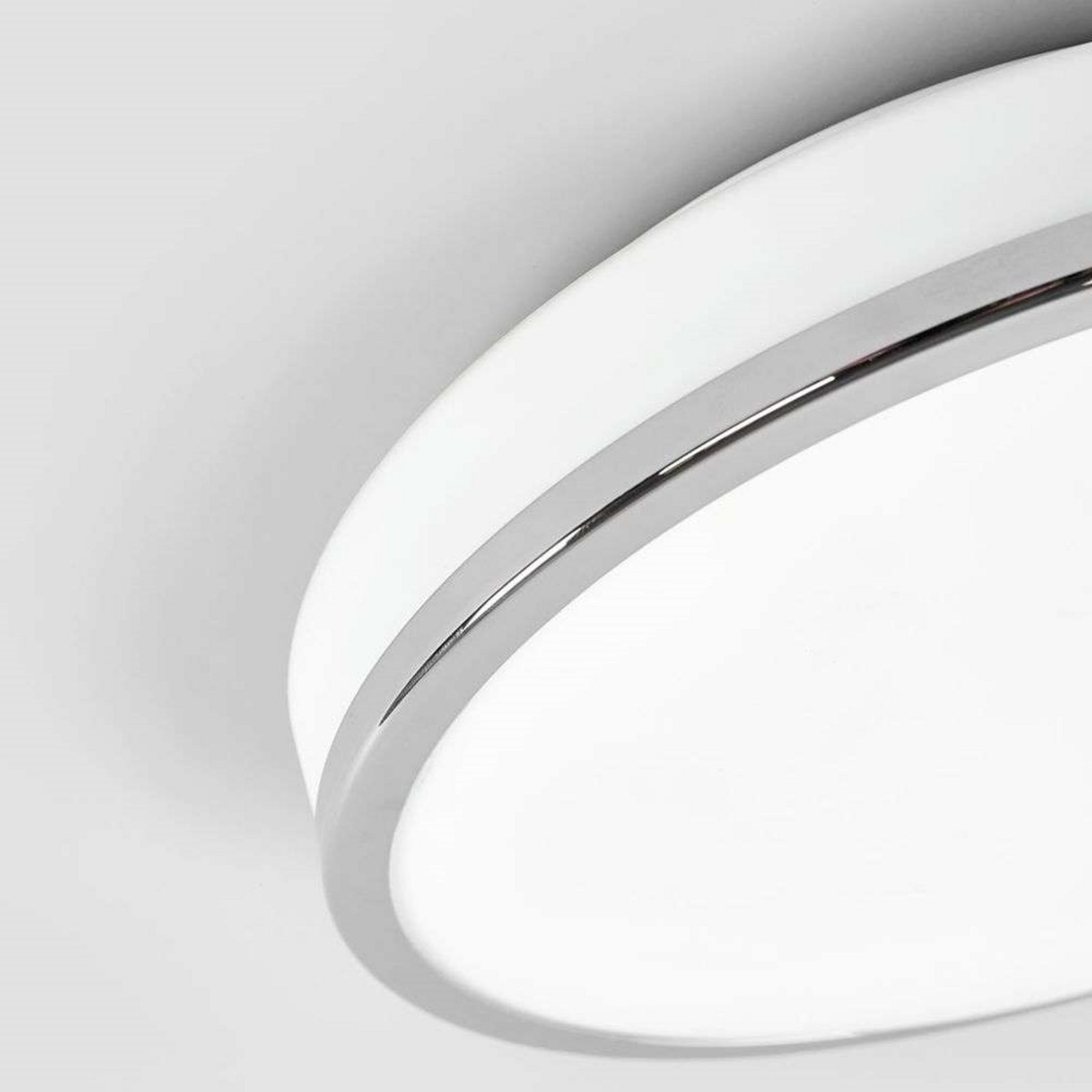 Lyss Round LED Plafonieră IP44 Ø28 Chrome - Lindby