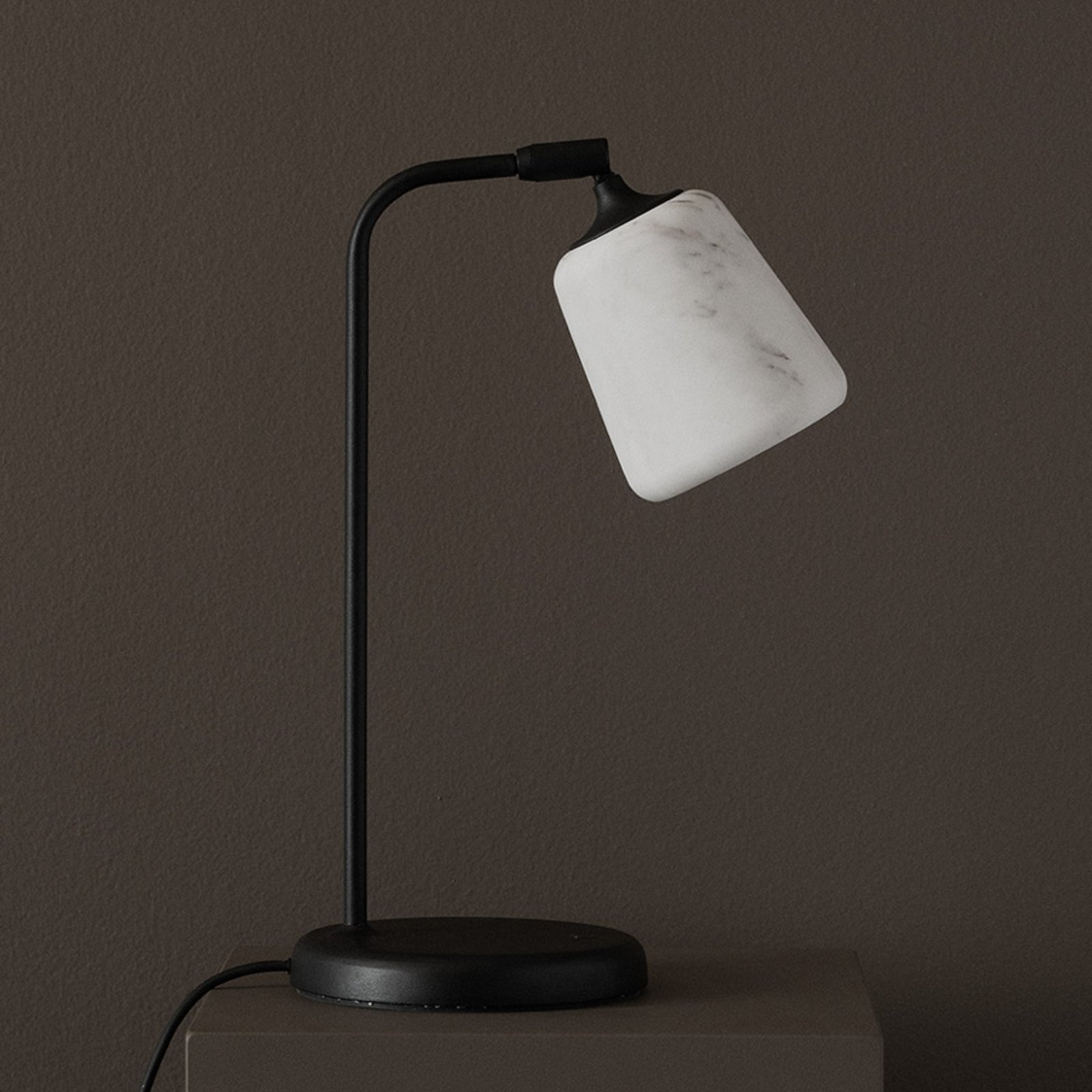 New Works Material New Edition bordslampa, marmor