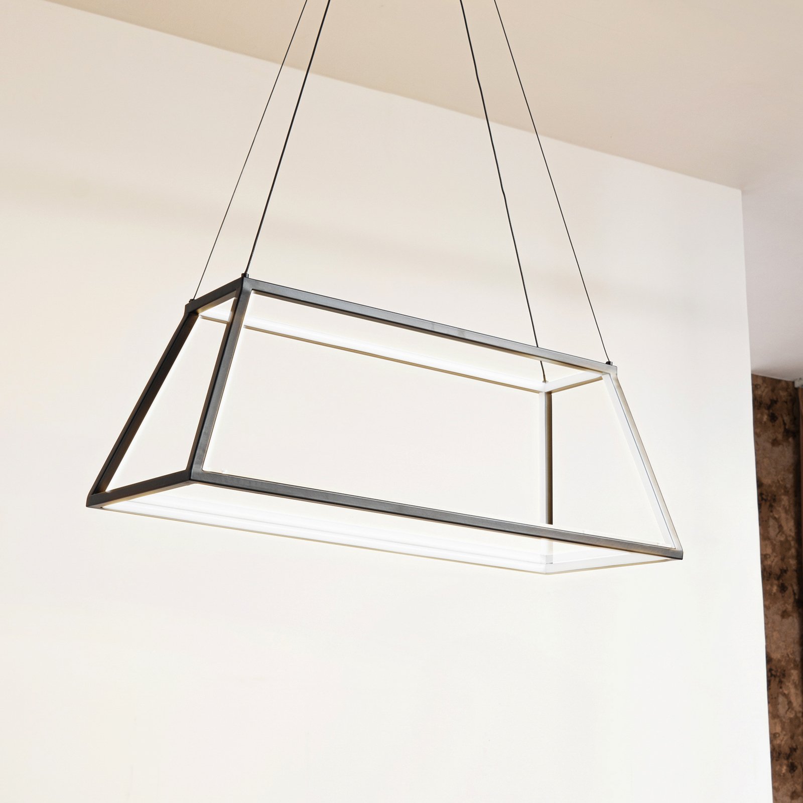 Lucande LED-hengelampe Mensola, svart, aluminium, 75 cm