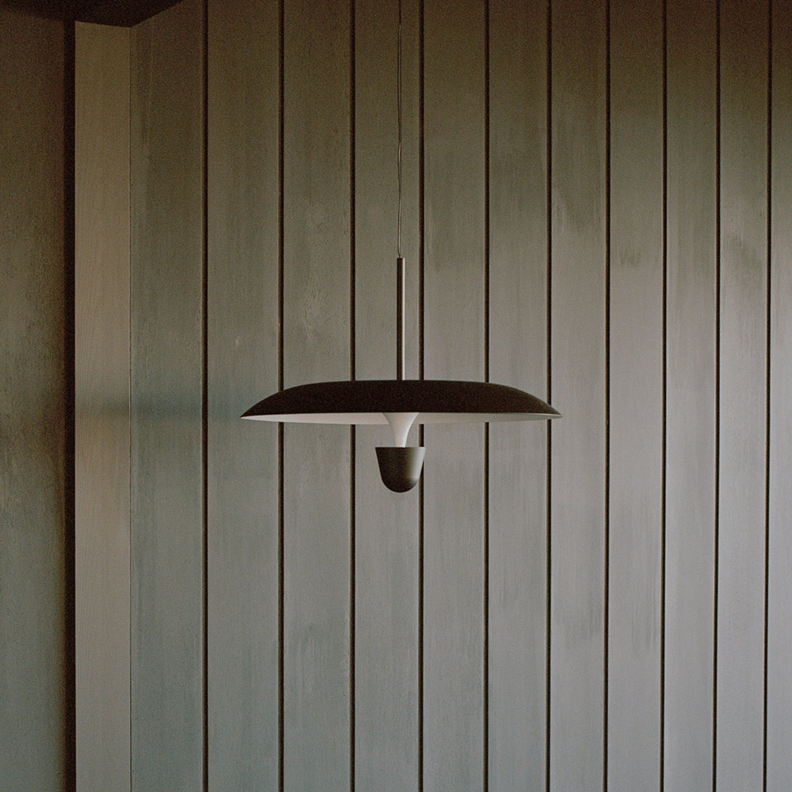 New Works LED hanging light Kantarell, Ø 55 cm, black New Works LED hanging light Kantarell, Ø 55 cm, black