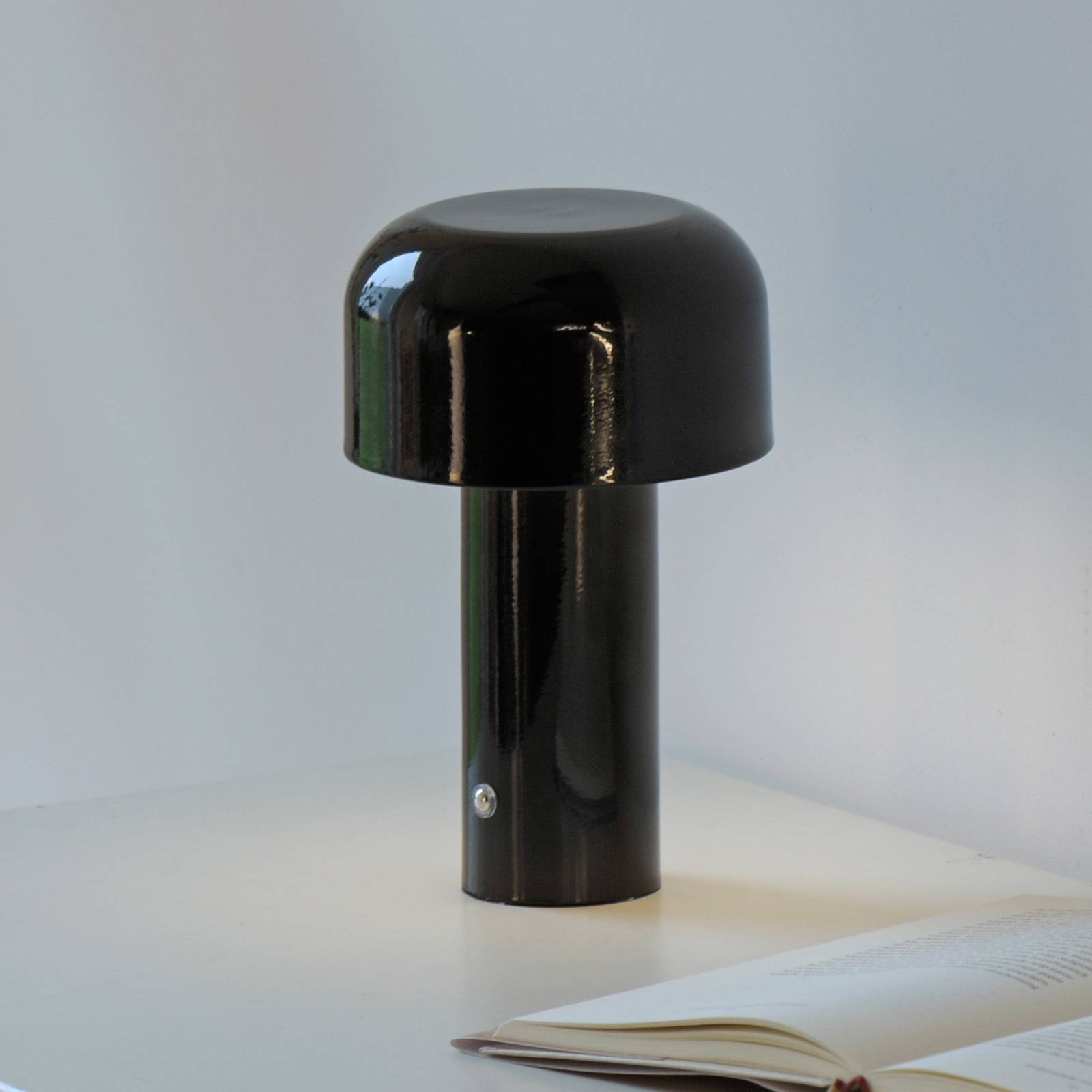 JUST LIGHT. Lampe de table LED rechargeable Agnes noir fer CCT