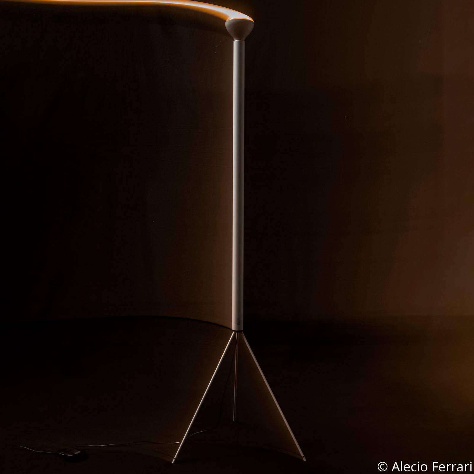 Lampa stojąca FLOS Luminator, biały, wysokość 189 cm, metal