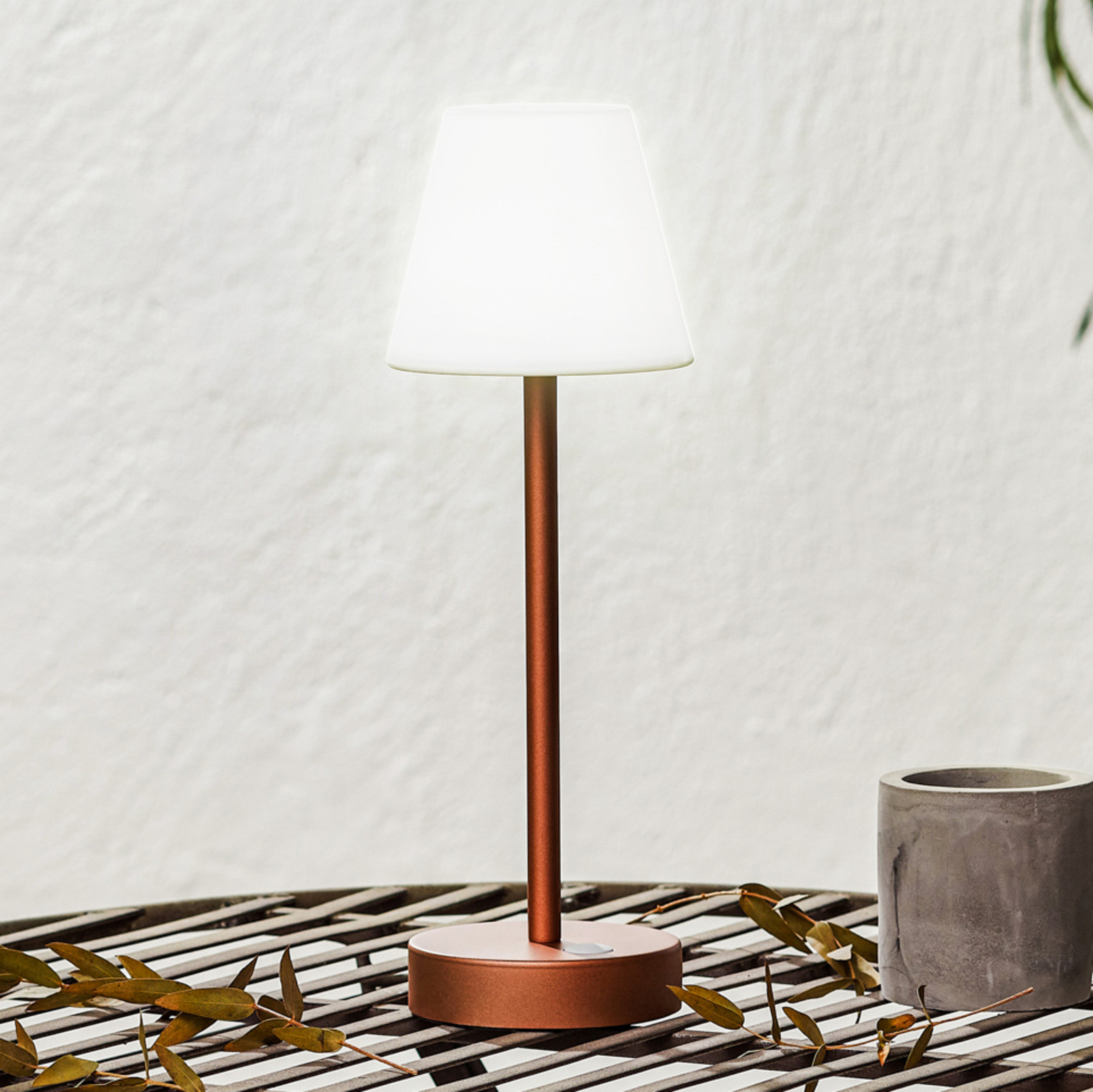 Newgarden Lola Slim LED stolní lampa, růžová