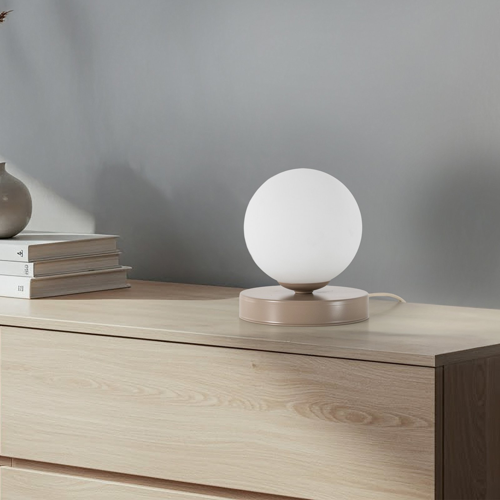 Galda lampa Joel, augstums 17 cm, smilškrāsas/balta