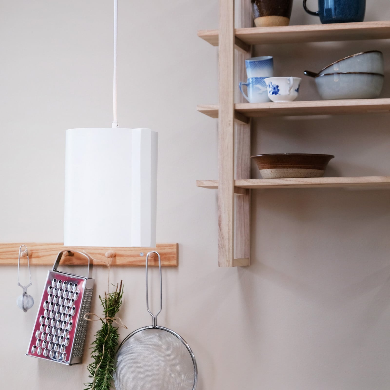 Dyberg Larsen Wum Lampă suspendată Ø 185 cm albă - Camera de zi / sufragerie - Design - Metal