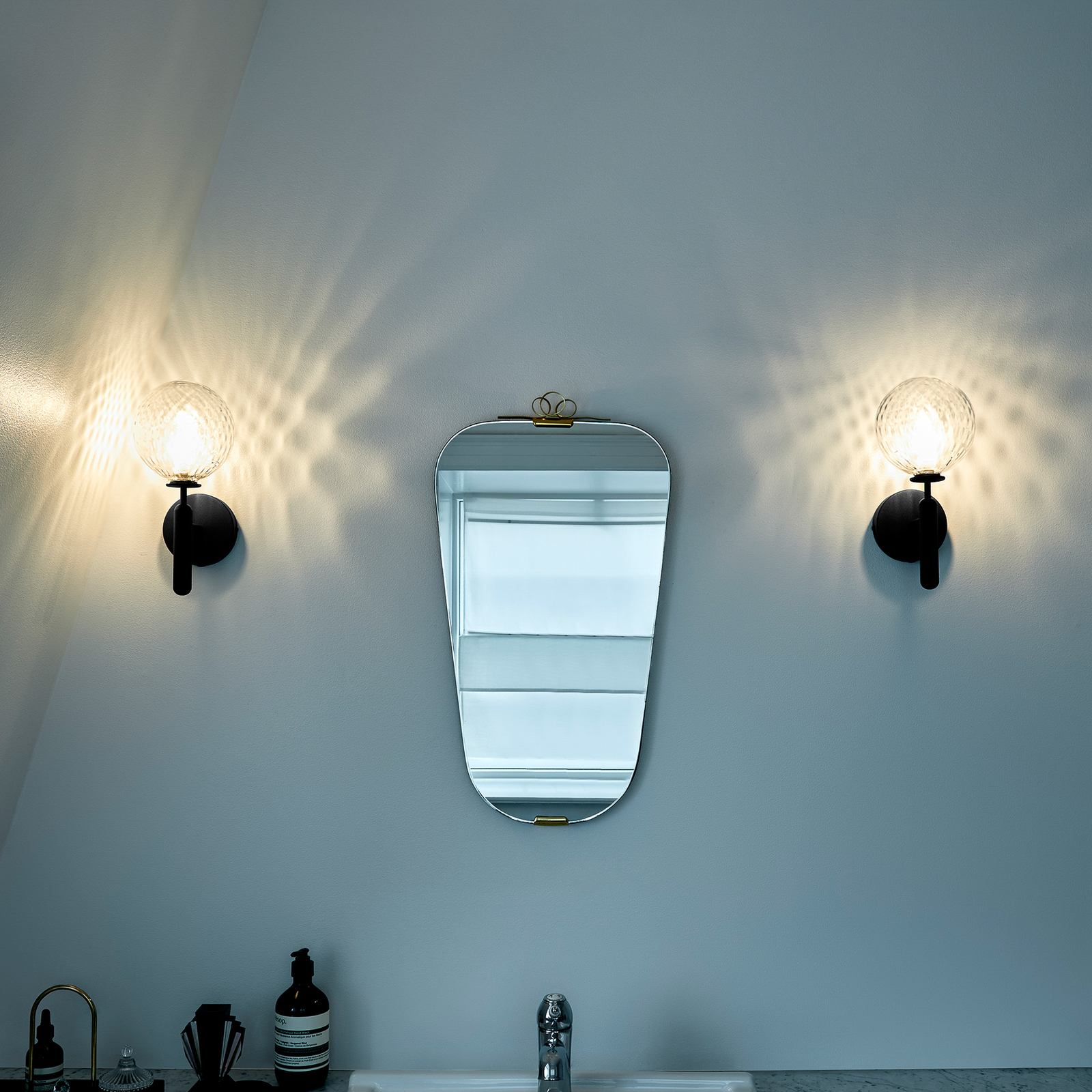 Miira Aplică de Perete Rock Grey/Optic Clear - Nuura