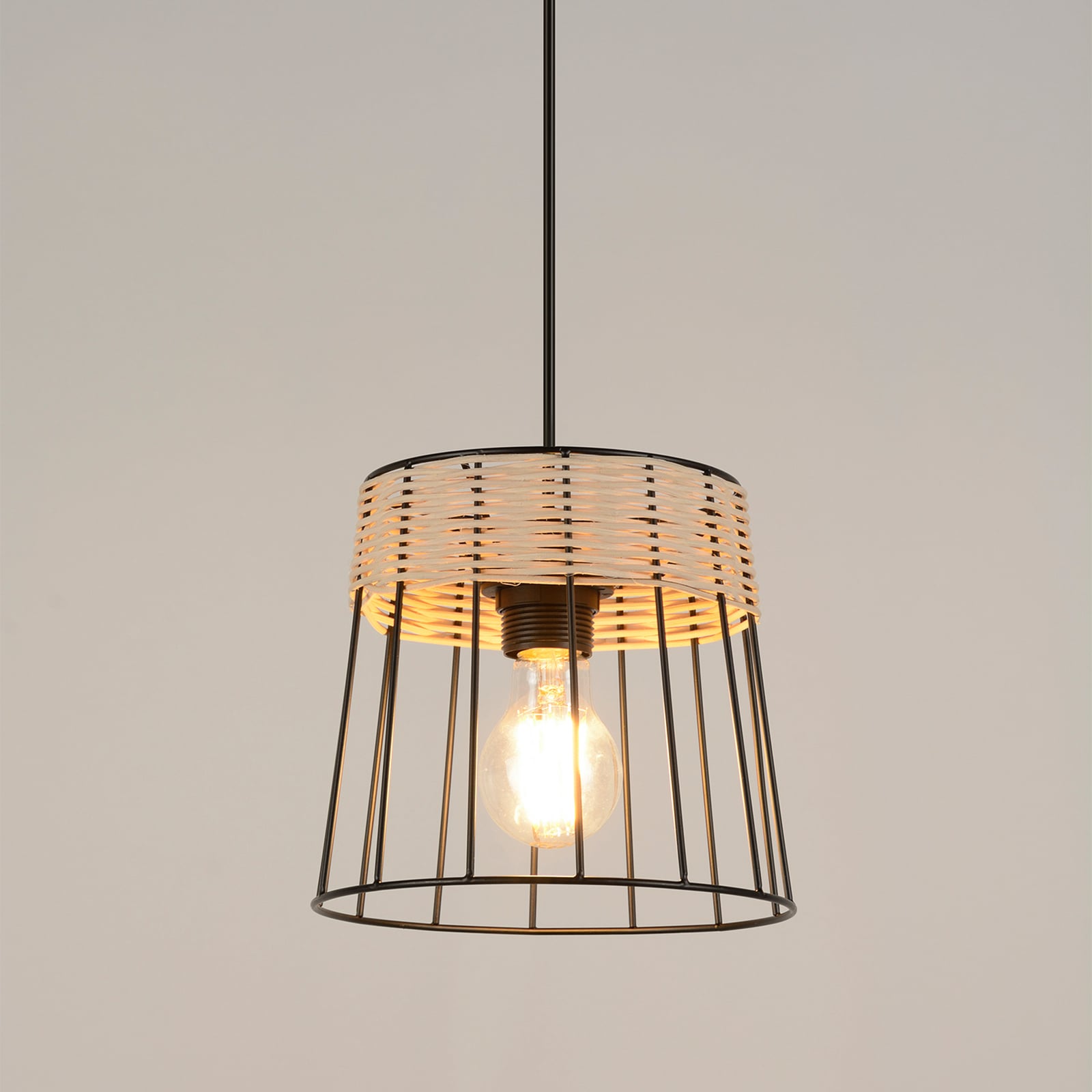 Pakabinamas šviestuvas „Indah“, juodos spalvos, skersmuo 20 cm, metalas/rotangas