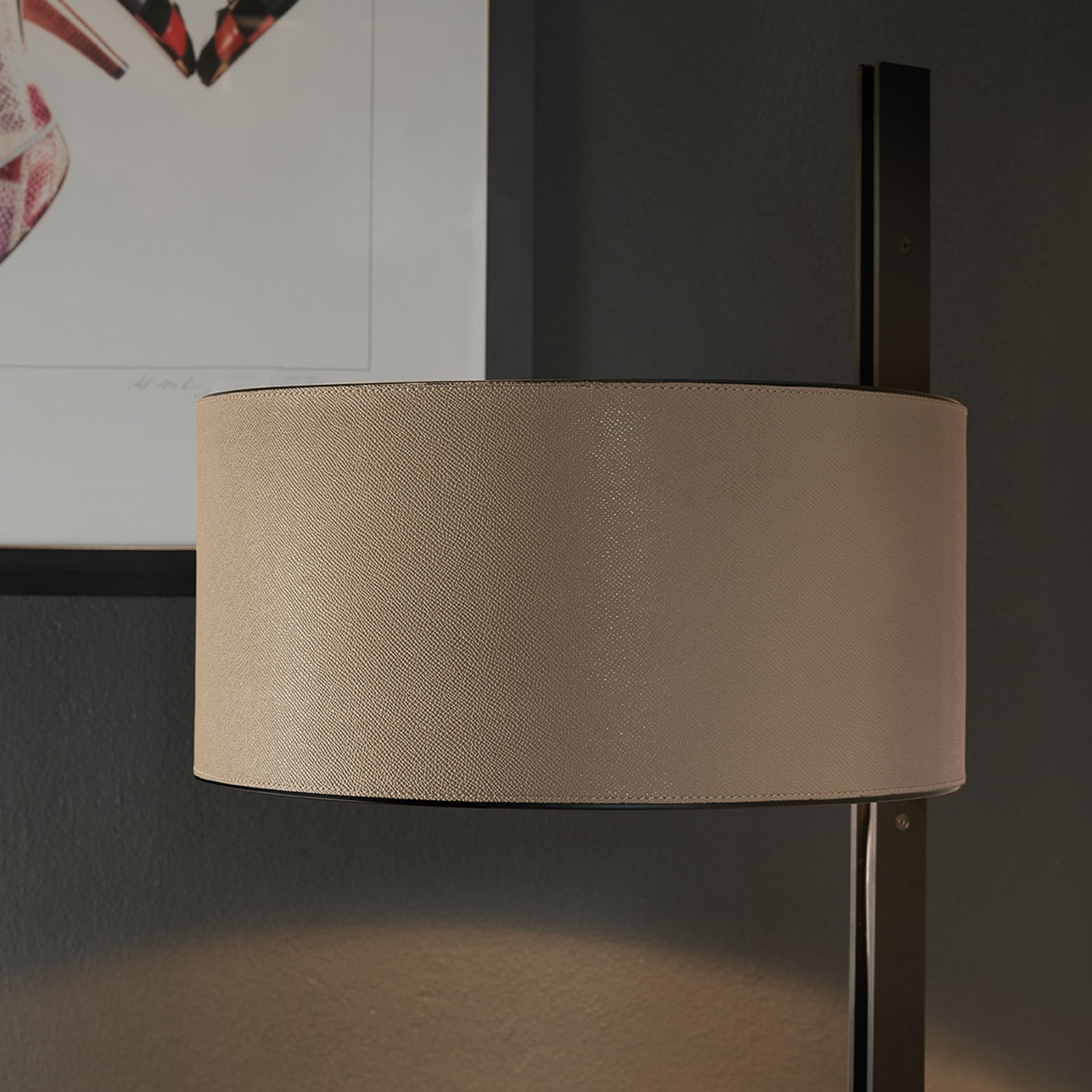 Oluce Parallel 296 table lamp, sand leather