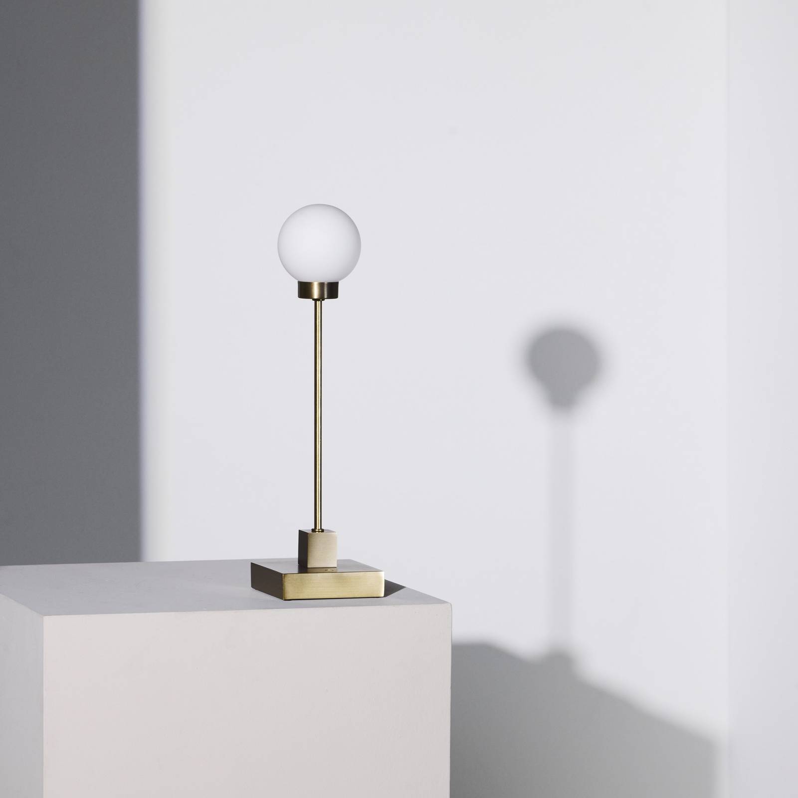 Northern Lampa stołowa LED Snowball w kolorze mosiądzu 2700 K