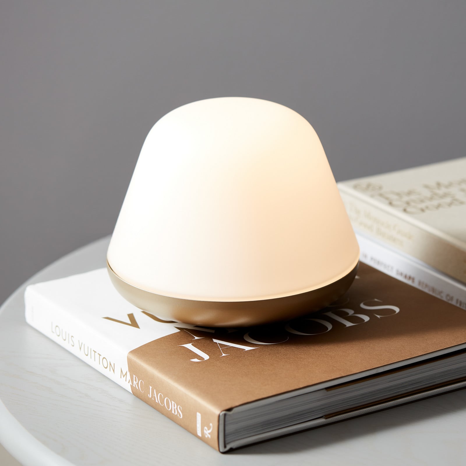 Bloom Bordlampe Large Brass Herstal - Stue - Metal