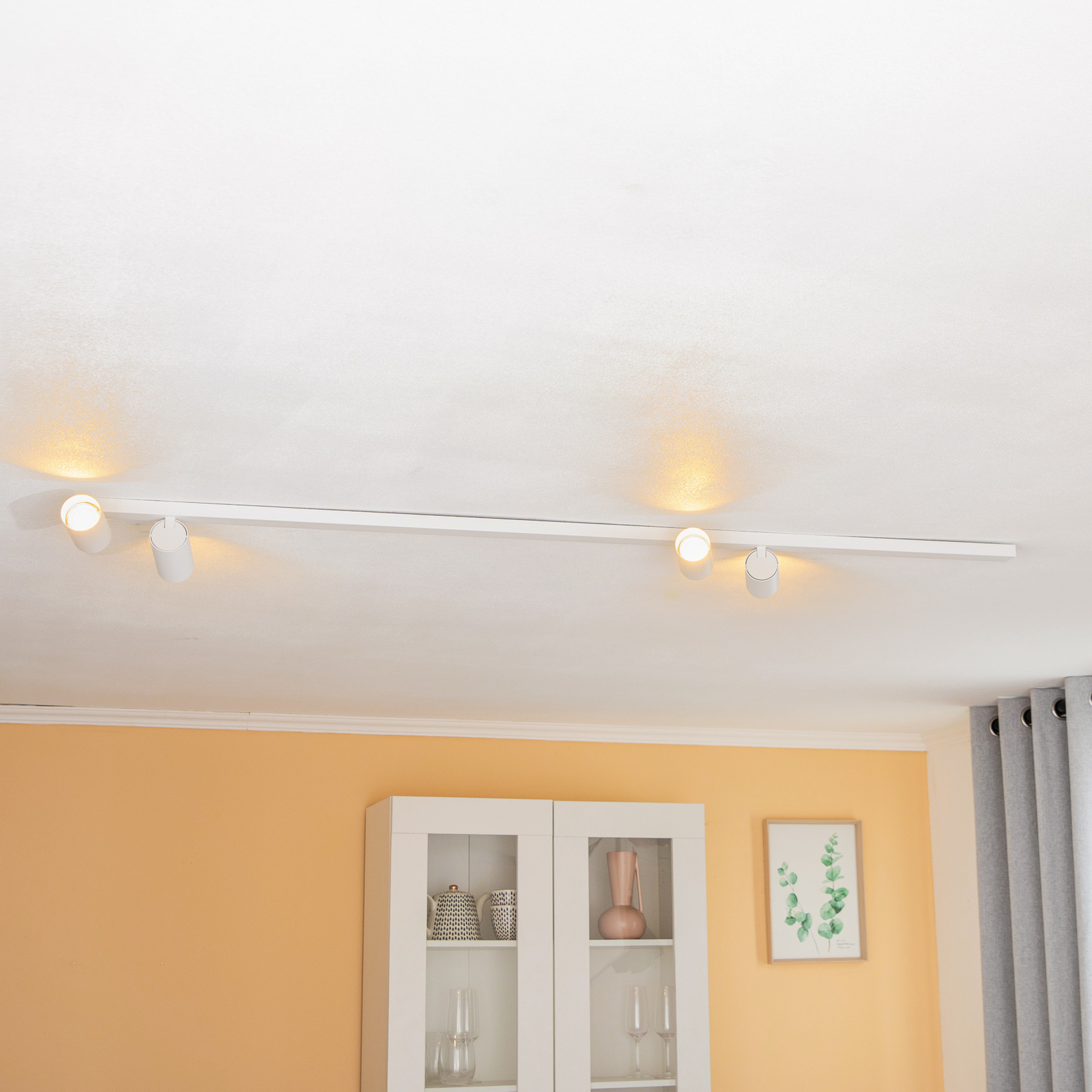 Mono VIII ceiling spotlight white 8-bulb, 2x150 cm