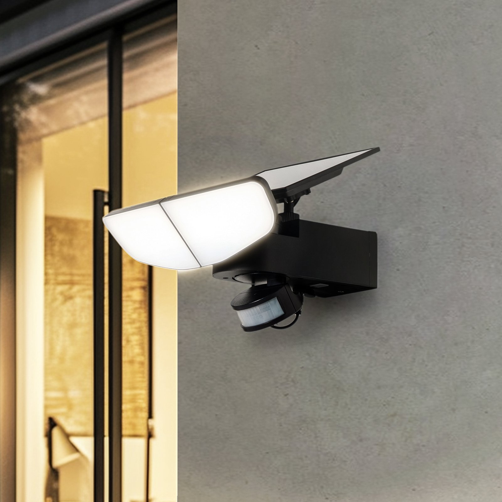 Naelin Zonnecel Wandlamp w/Sensor Zwart - Lindby