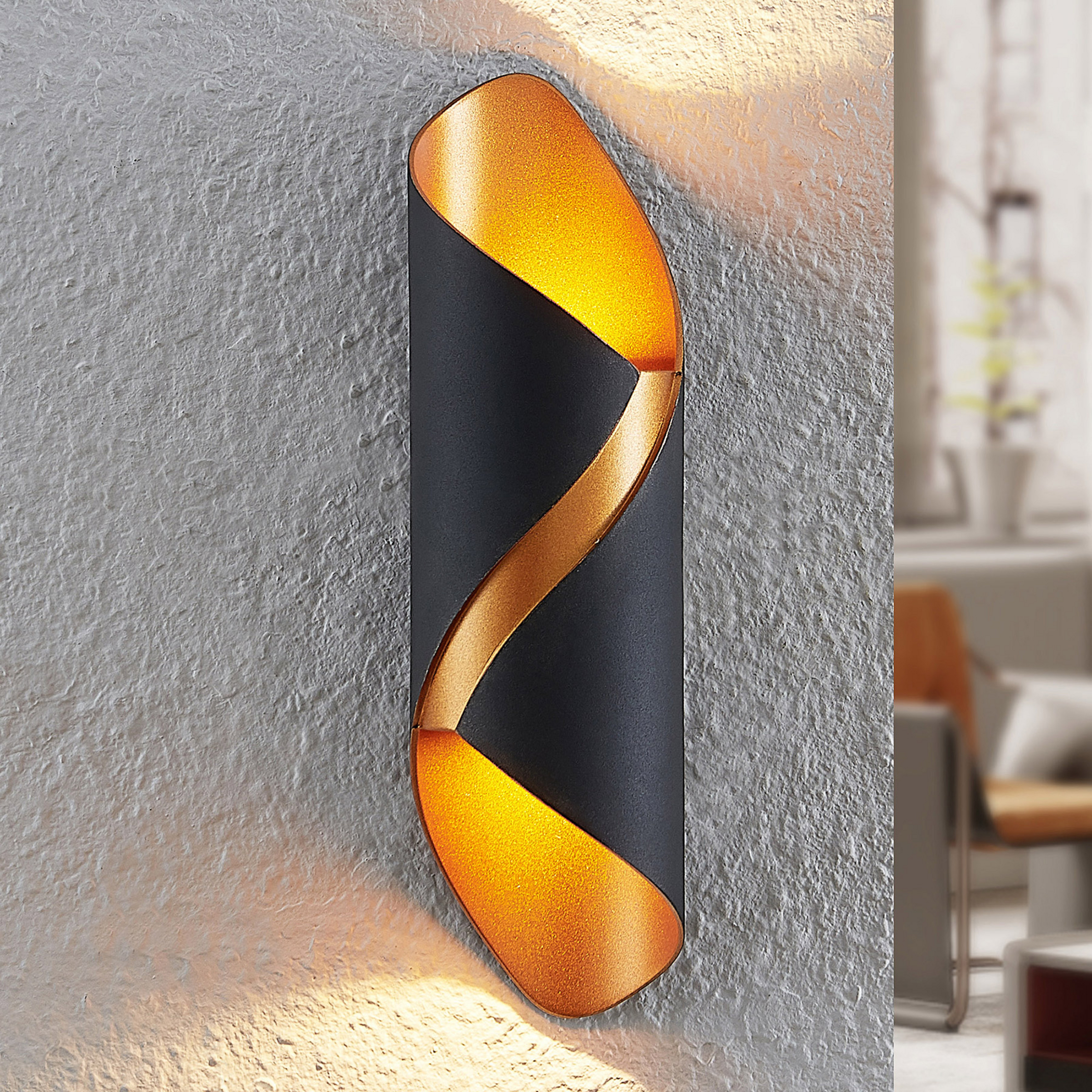 Lindby Ulini LED wall light up and down