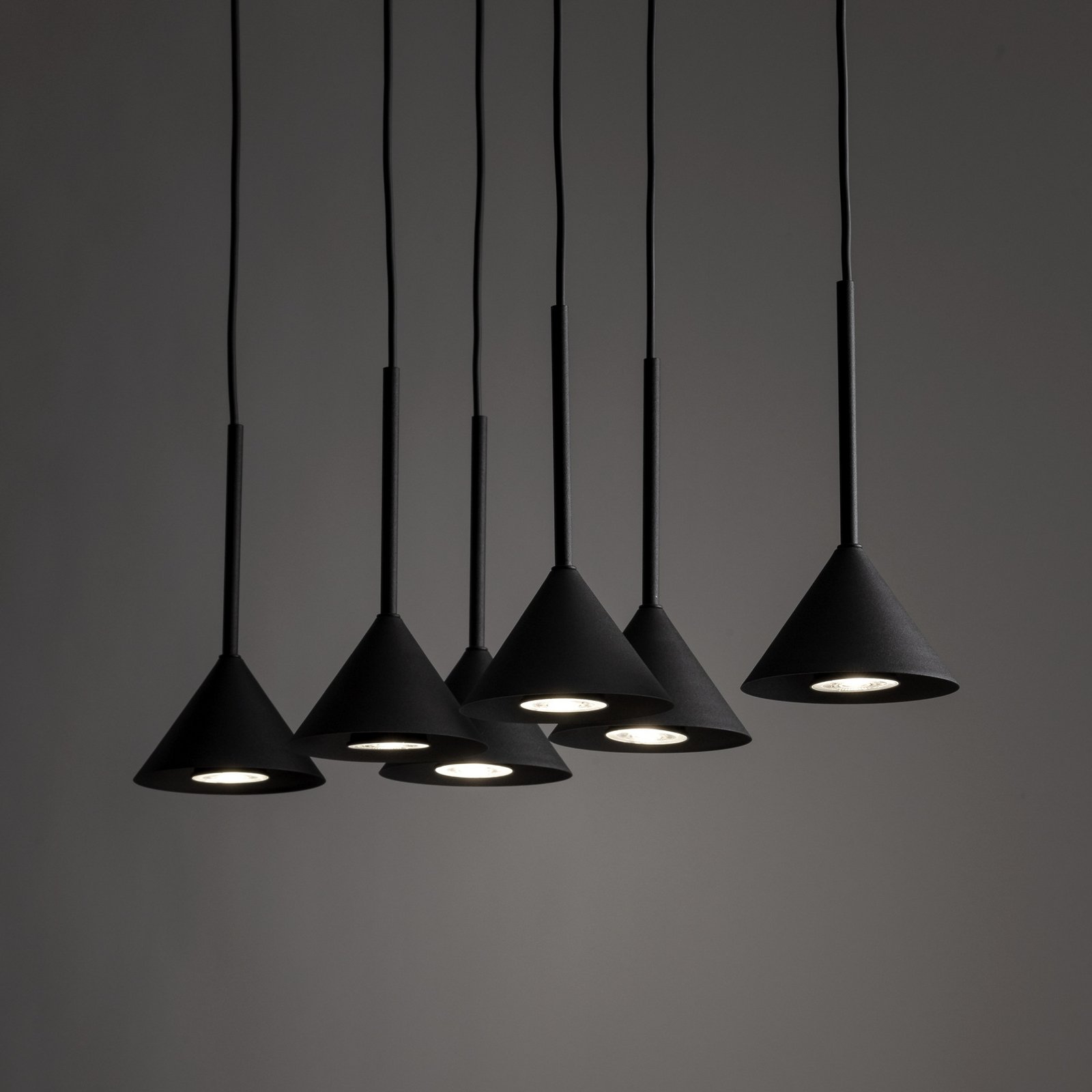 Závěsné světlo Cono Mini, 6 žárovek, černé, E27