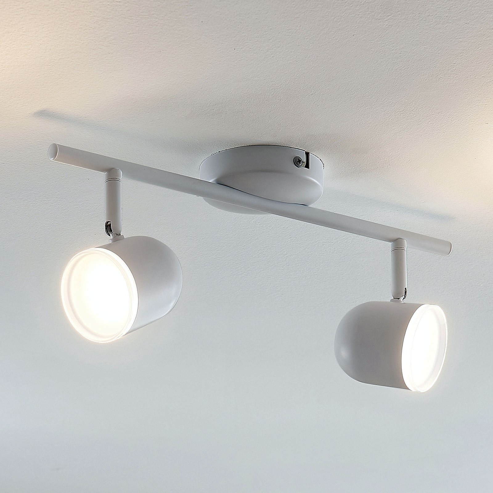 Lindby LED-taklampe Ilka justerbar, hvitt, 2 lyskilder - Hvit / opal