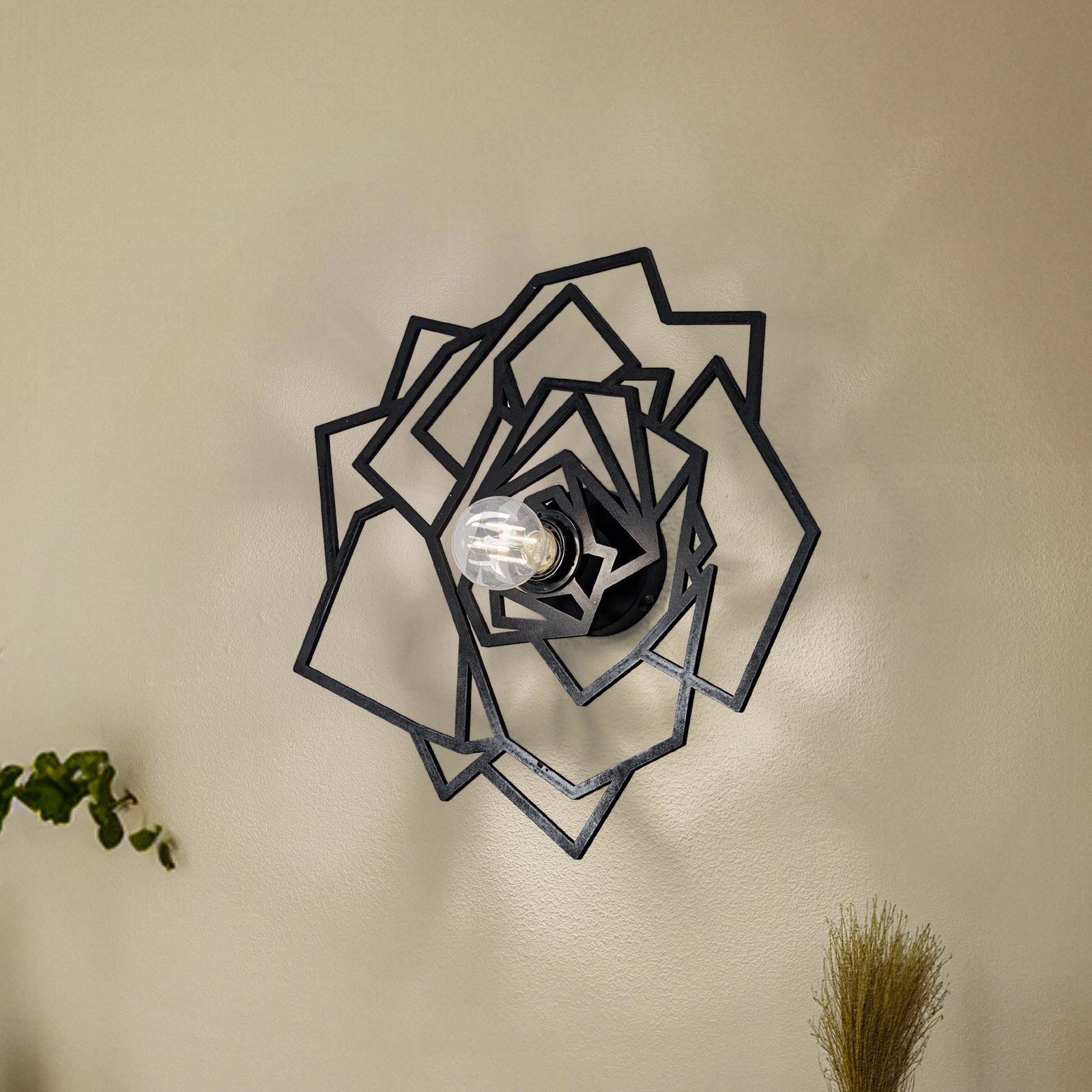 Vägglampa W-042, svart blommönster, laserskuren