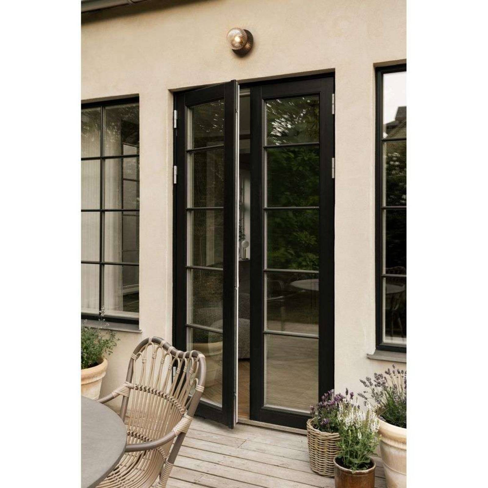 Nuura Außen-Wandleuchte Liila, Ø 16 cm, bronze/klar günstig online kaufen