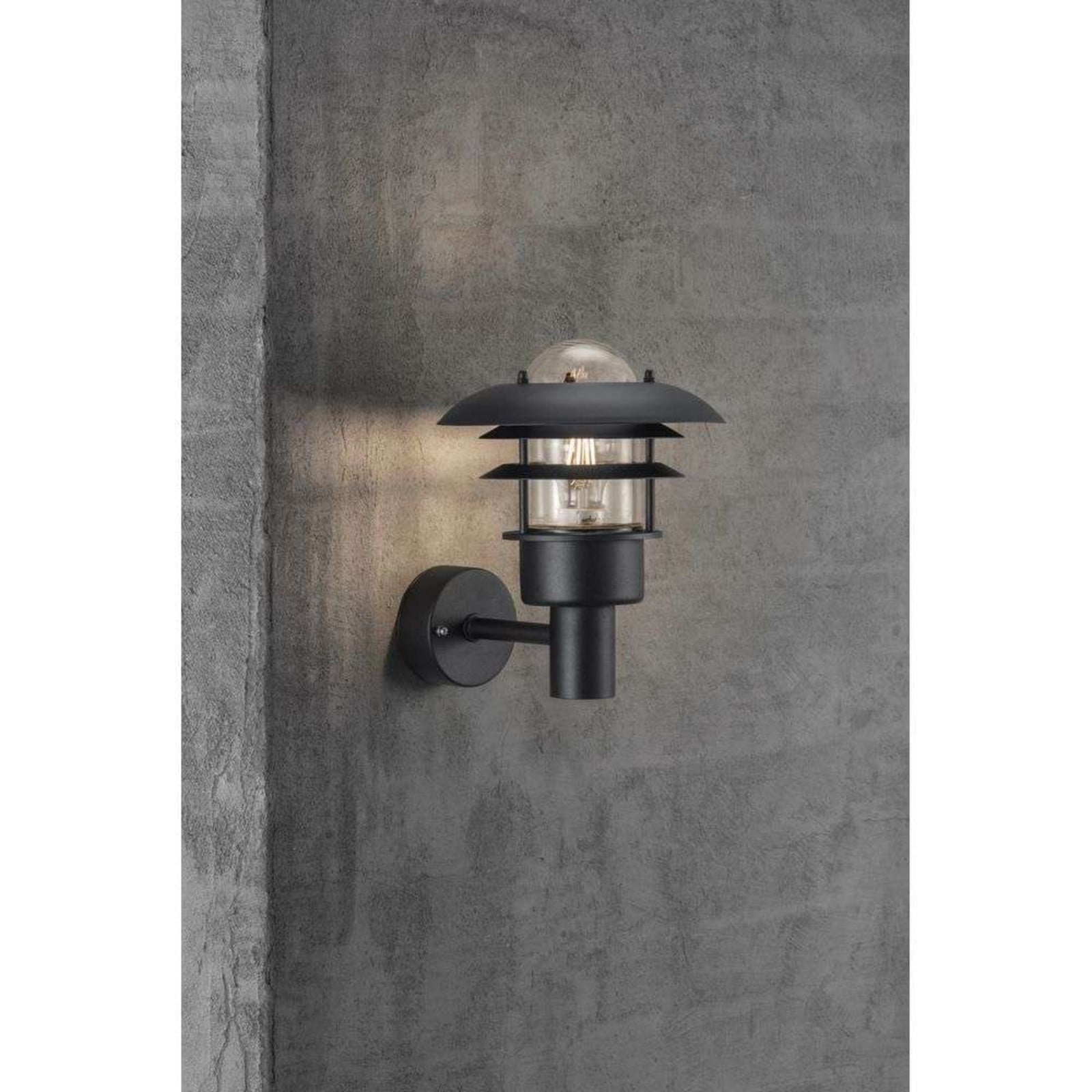 L&oslash;nstrup 32 V&auml;gglampa Black Nordlux - Metall