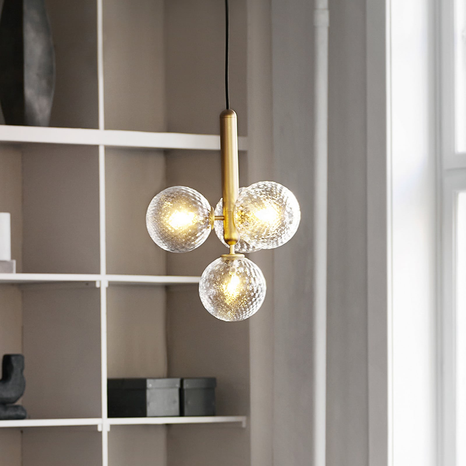 Miira 4 Lysekrone Brass/Optic Clear Nuura Aps - Stue - Design - Glas - Kugle billede