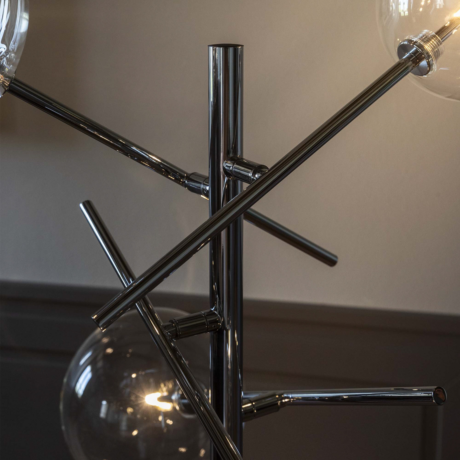 Candeeiro de pé IDEAL LUX Equinoxe, cromado/transparente, altura 166 cm Candeeiro de pé IDEAL LUX Equinoxe, cromado/transparente, altura 166 cm