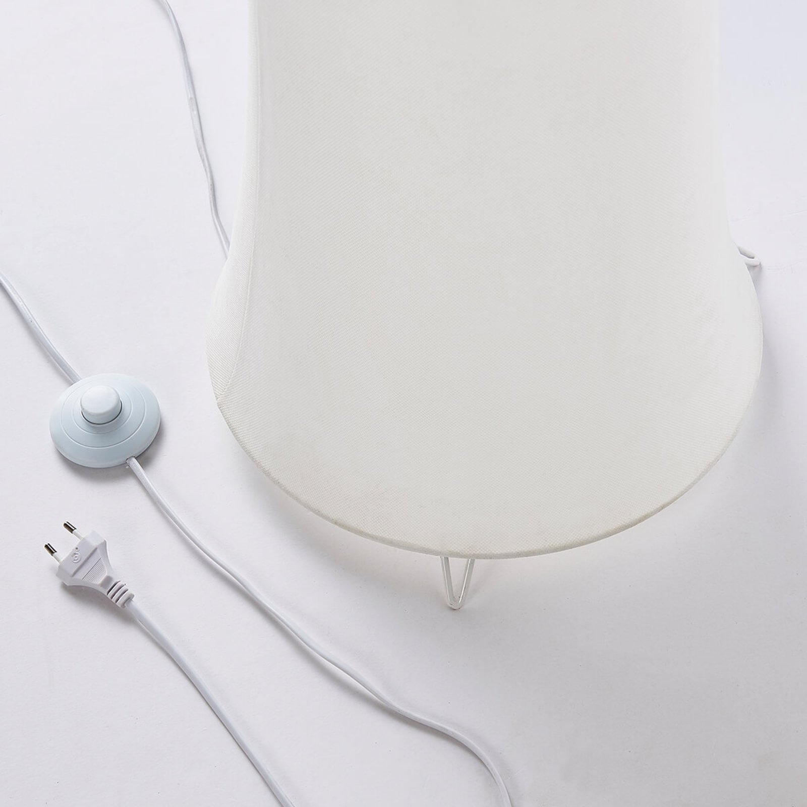Tekstylna lampa stojąca Liana o wklęsłej formie