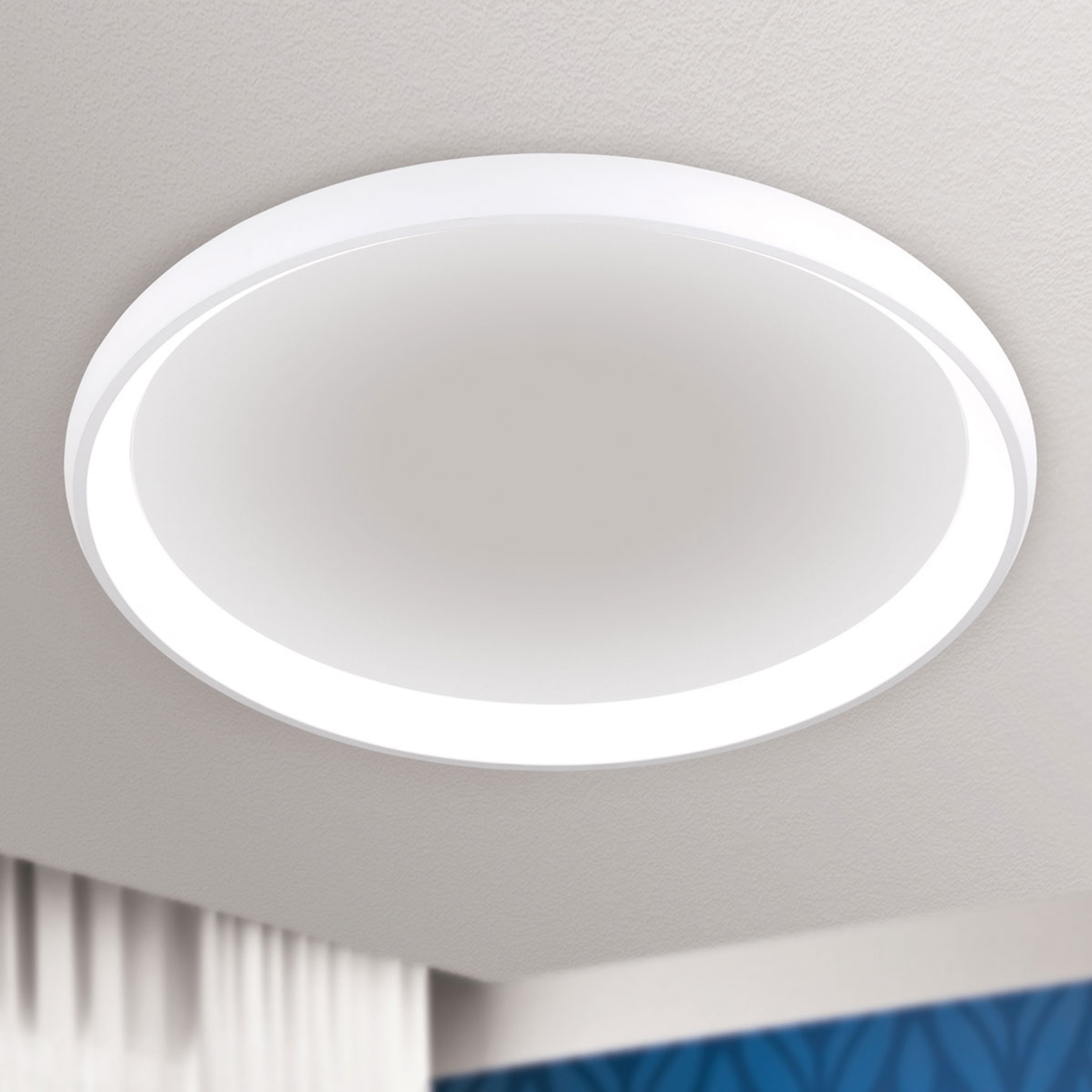 LED-taklampe Venur med innvendig lysutslipp