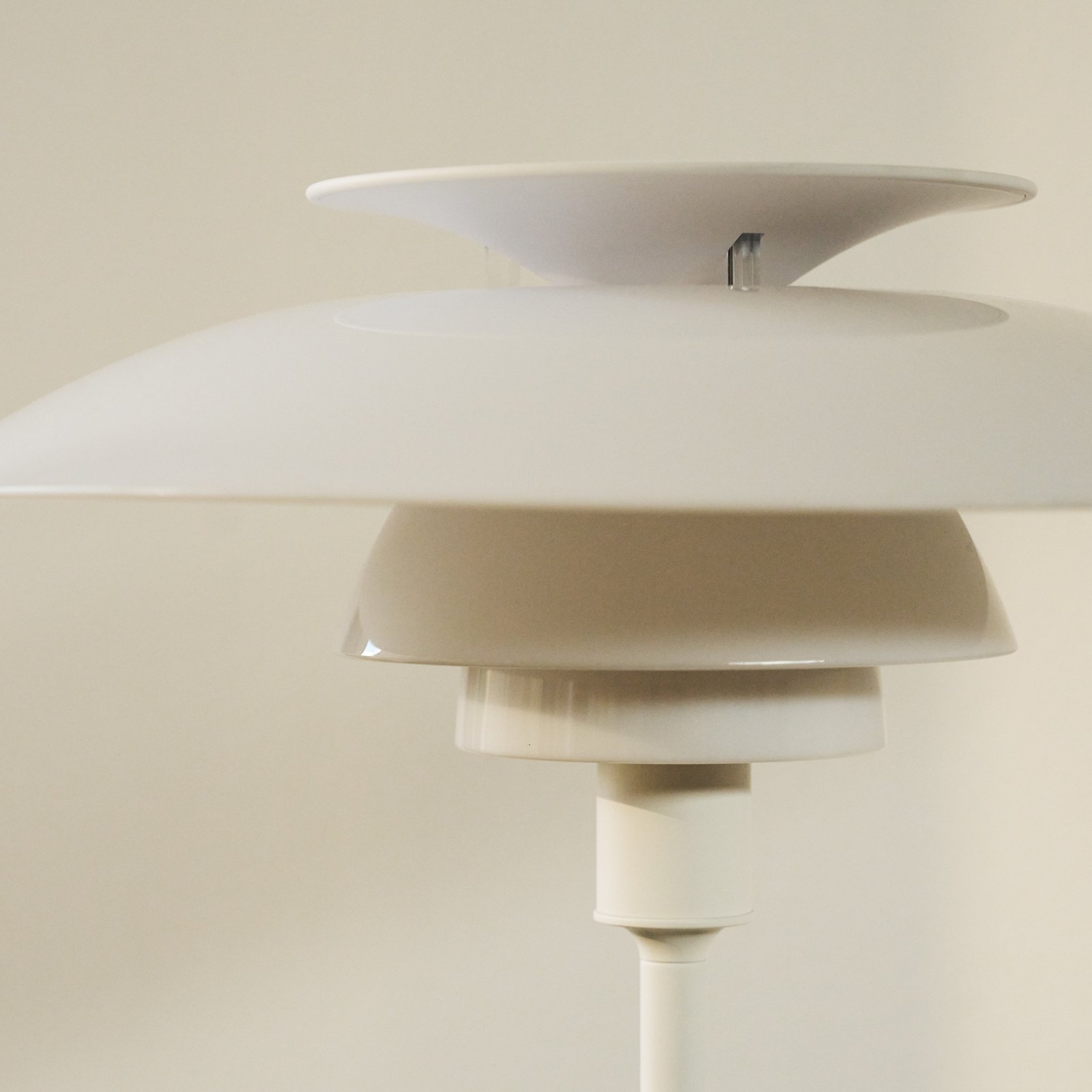 Stolní lampa PH 80, opálově bílá, Ø 32 cm, E14 – Louis Poulsen