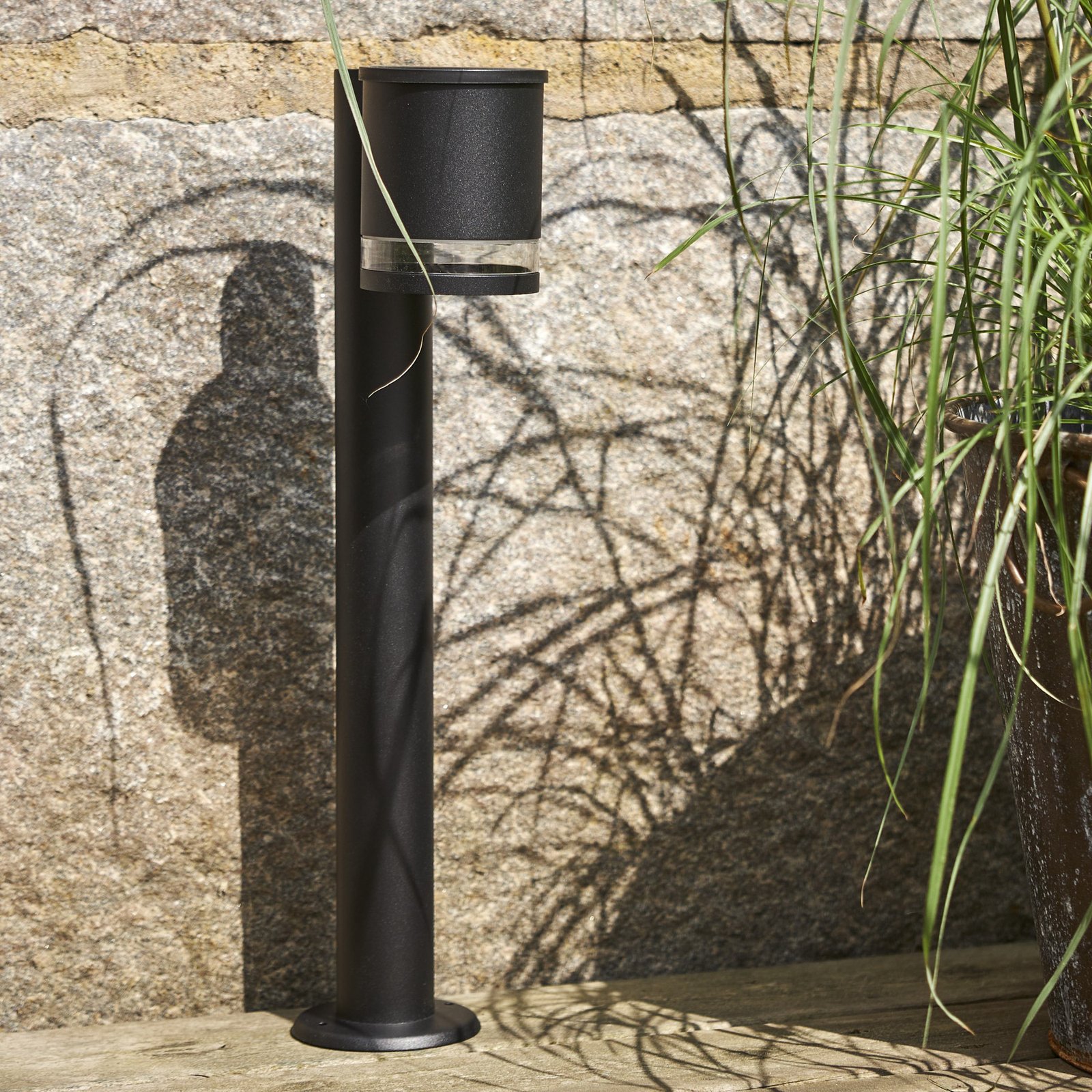 Luz de pedestal solar LED Viena, preto, metal, altura 50 cm