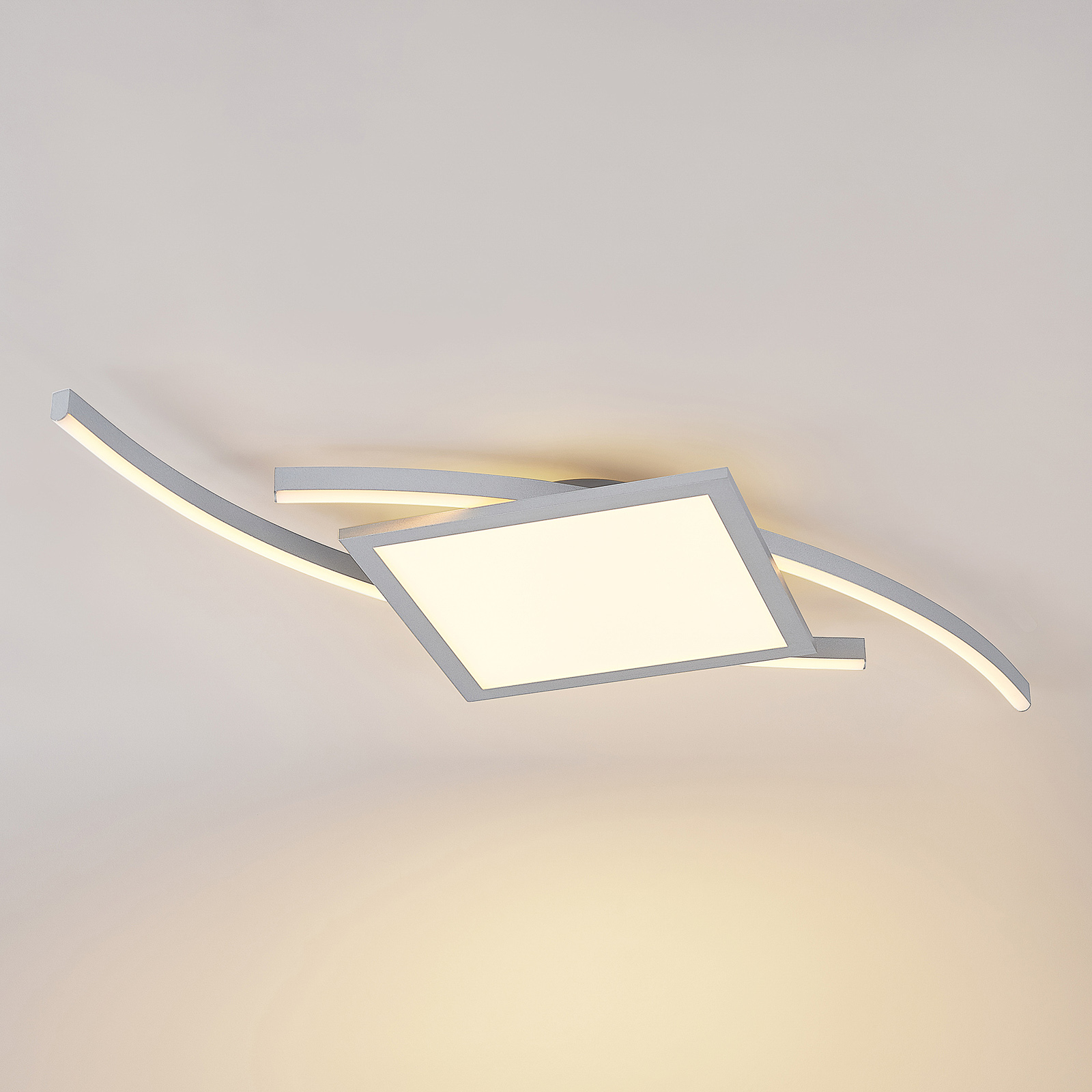 Lucande Tiaro LED griestu lampa, leņķa formas, 42,5 cm