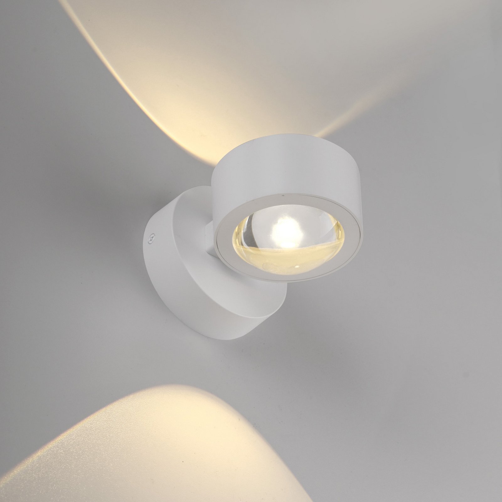 JUST LIGHT. LED wandlamp op accu Chia, wit, ijzer, 3.000 K