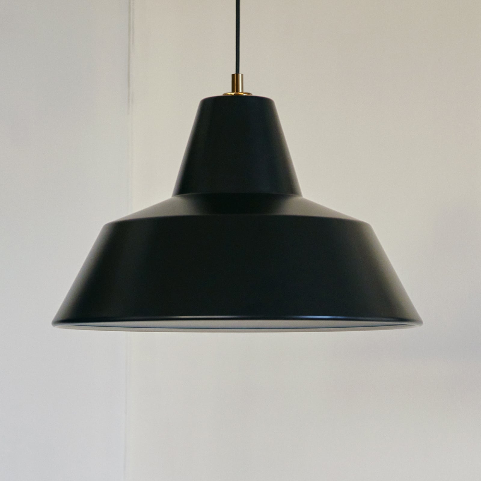 Workshop W3 Hängelampe matt-schwarz, Alu, E27 - Made By Hand Workshop W3 Hängelampe matt-schwarz, Alu, E27 - Made By Hand
