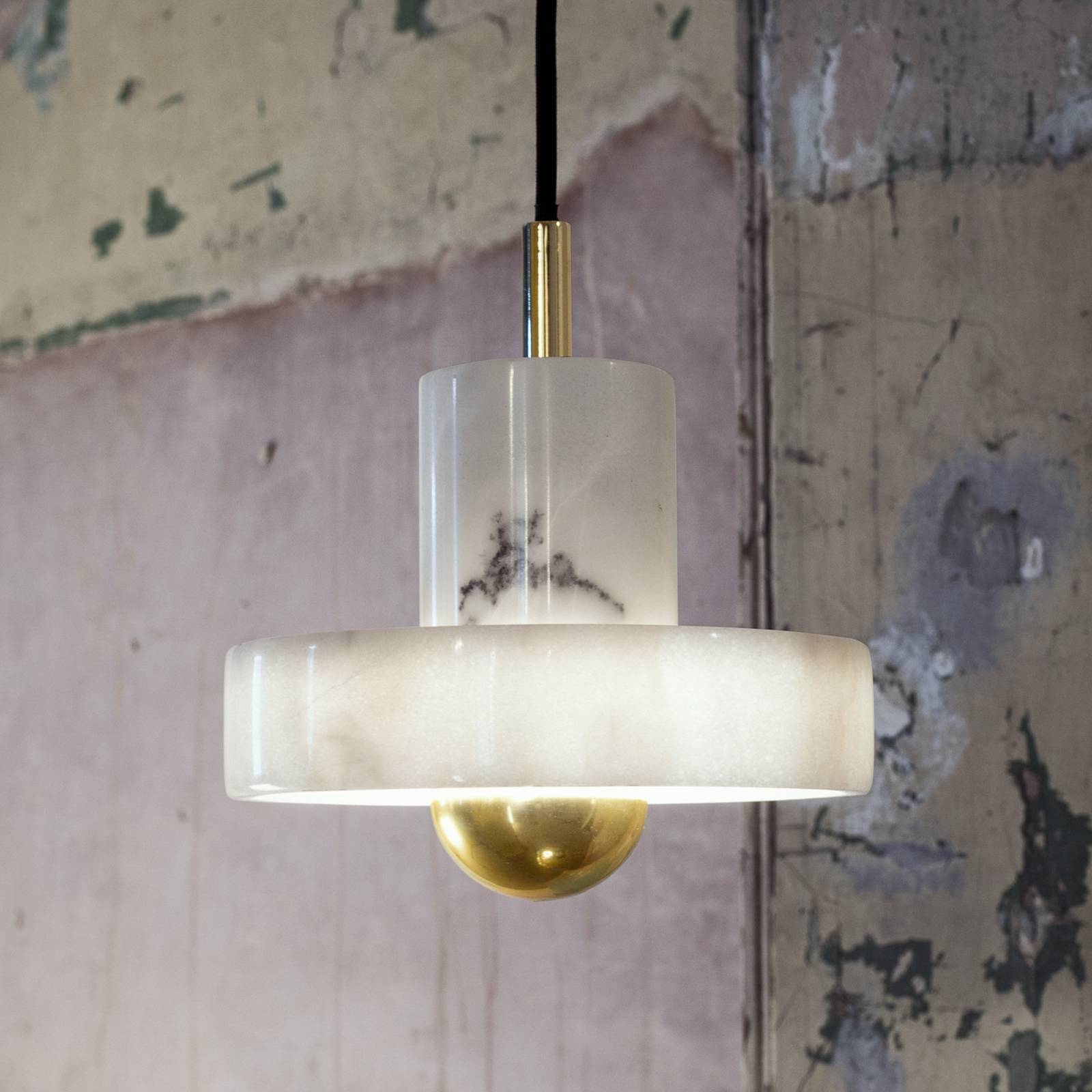 Levně Tom Dixon Tom Dixon LED závěsné světlo Stone, bílé, Ø 18 cm, mramor