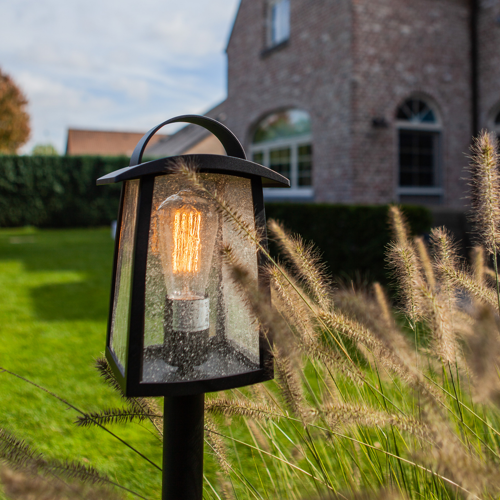 KELSEY-pylväsvalaisin, musta, korkeus 104 cm, metallia, IP44, E27