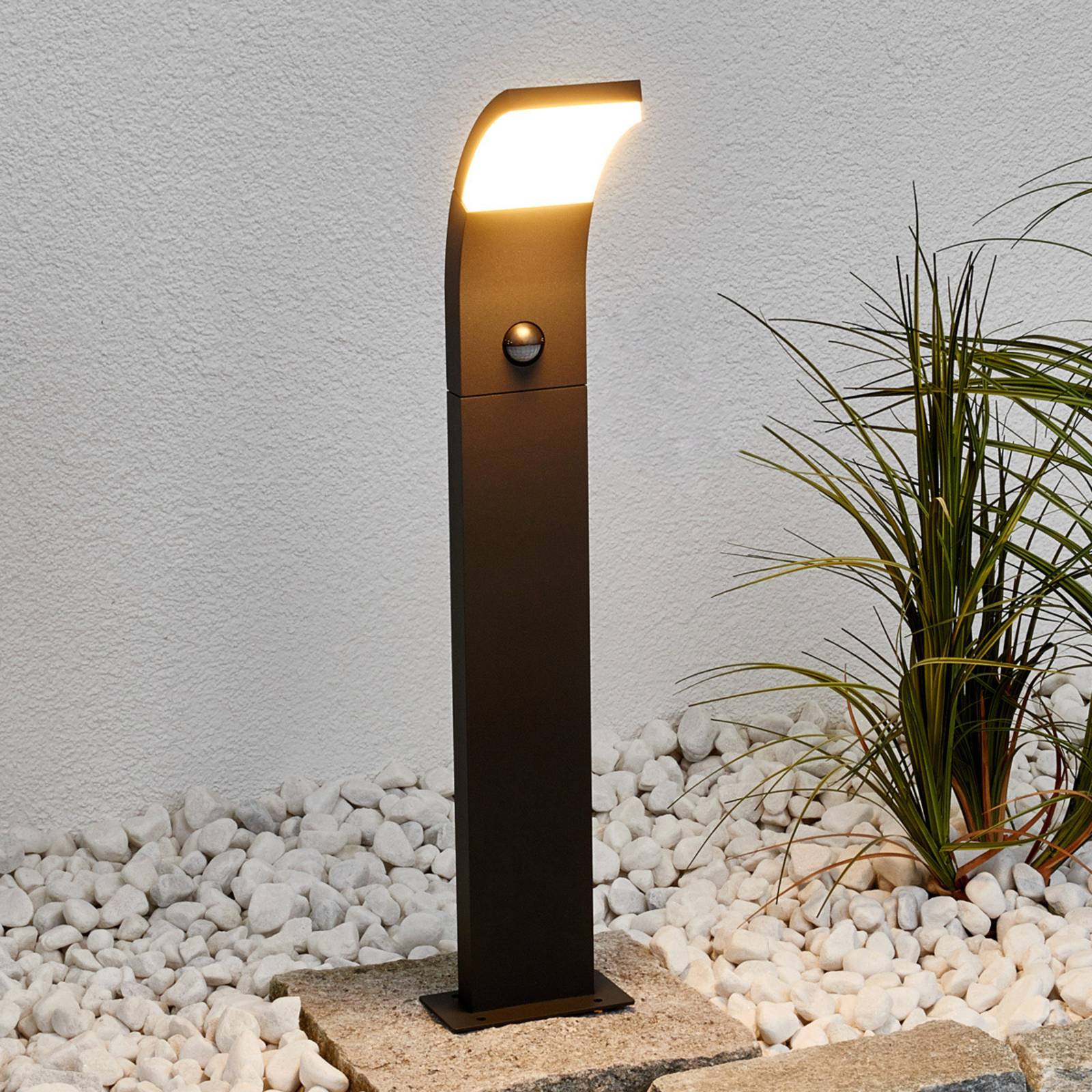 Lucande Timm - LED osvětlení cesty s čidlem pohybu, 60 cm