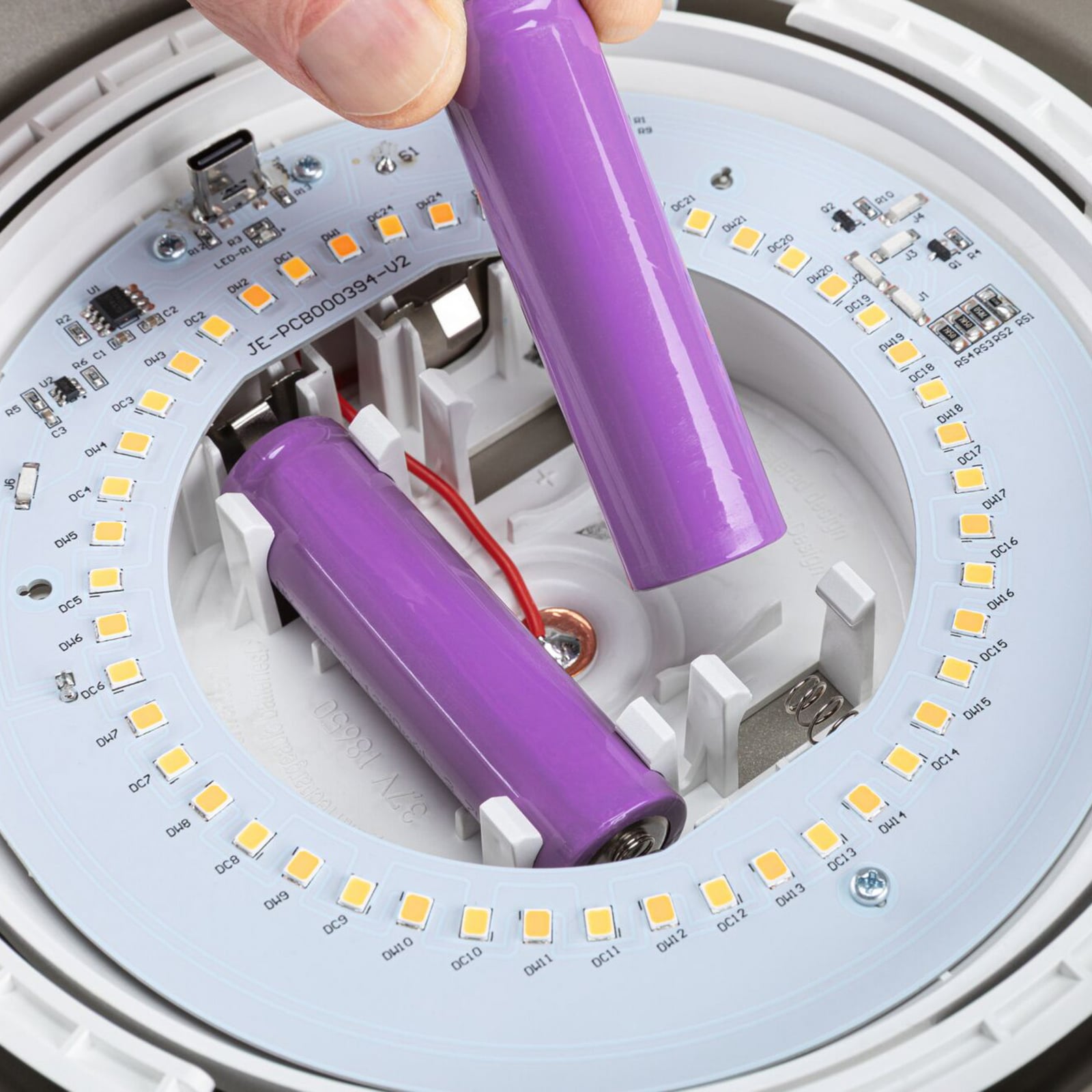 Candeeiro de mesa LED recarregável Paulmann Lirox, bege/preto, 20 cm, IP44