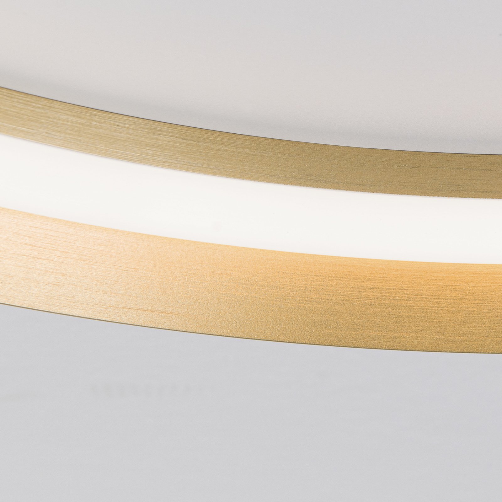 LED ceiling lamp Manta, Ø 60 cm, gold-coloured, aluminium, up/down