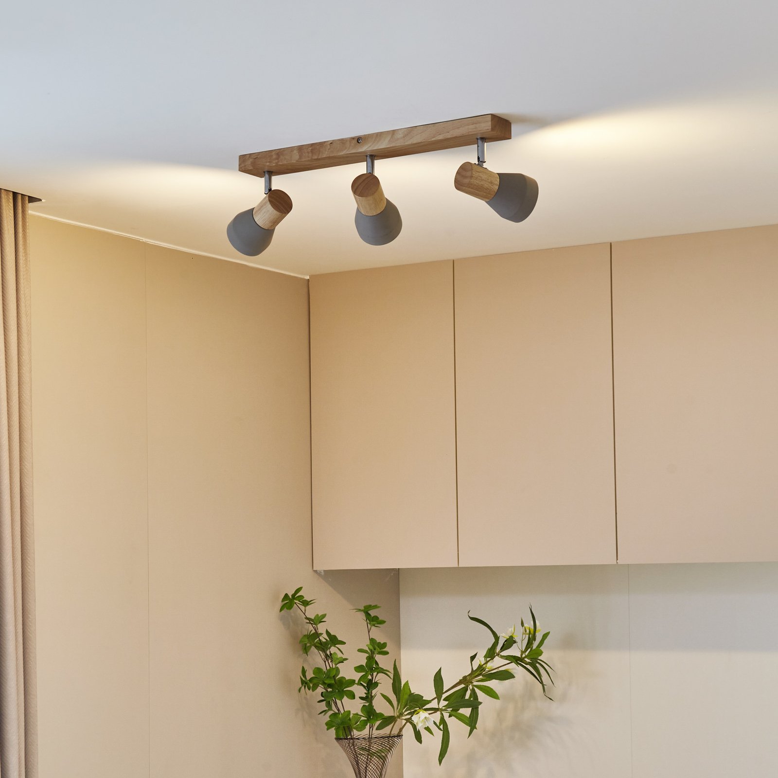 Filiz spotlight, wood and concrete, 3-bulb, long
