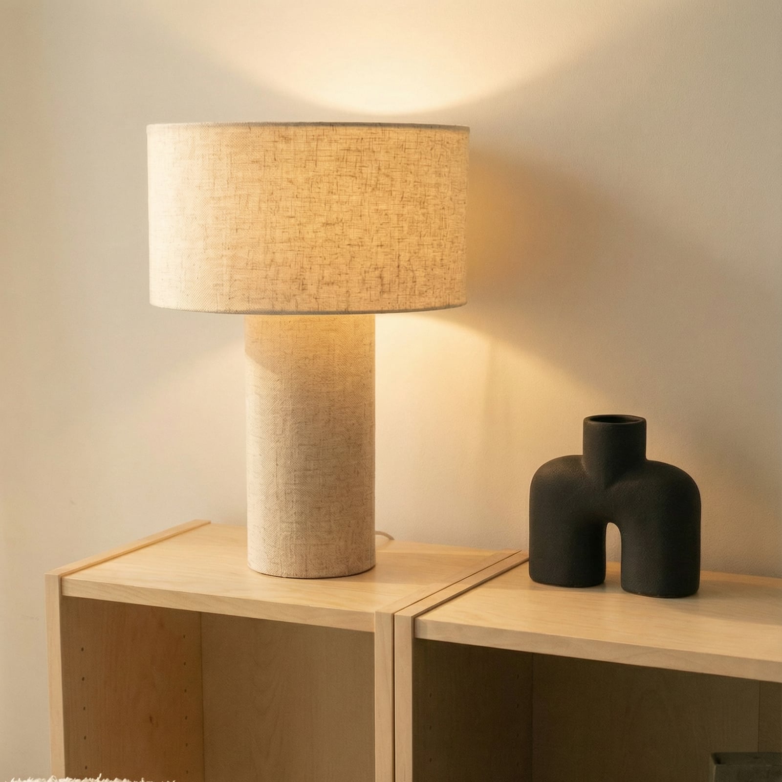 Lámpara de mesa Lindby Elfie, Ø 35 cm, beige, lino, E27