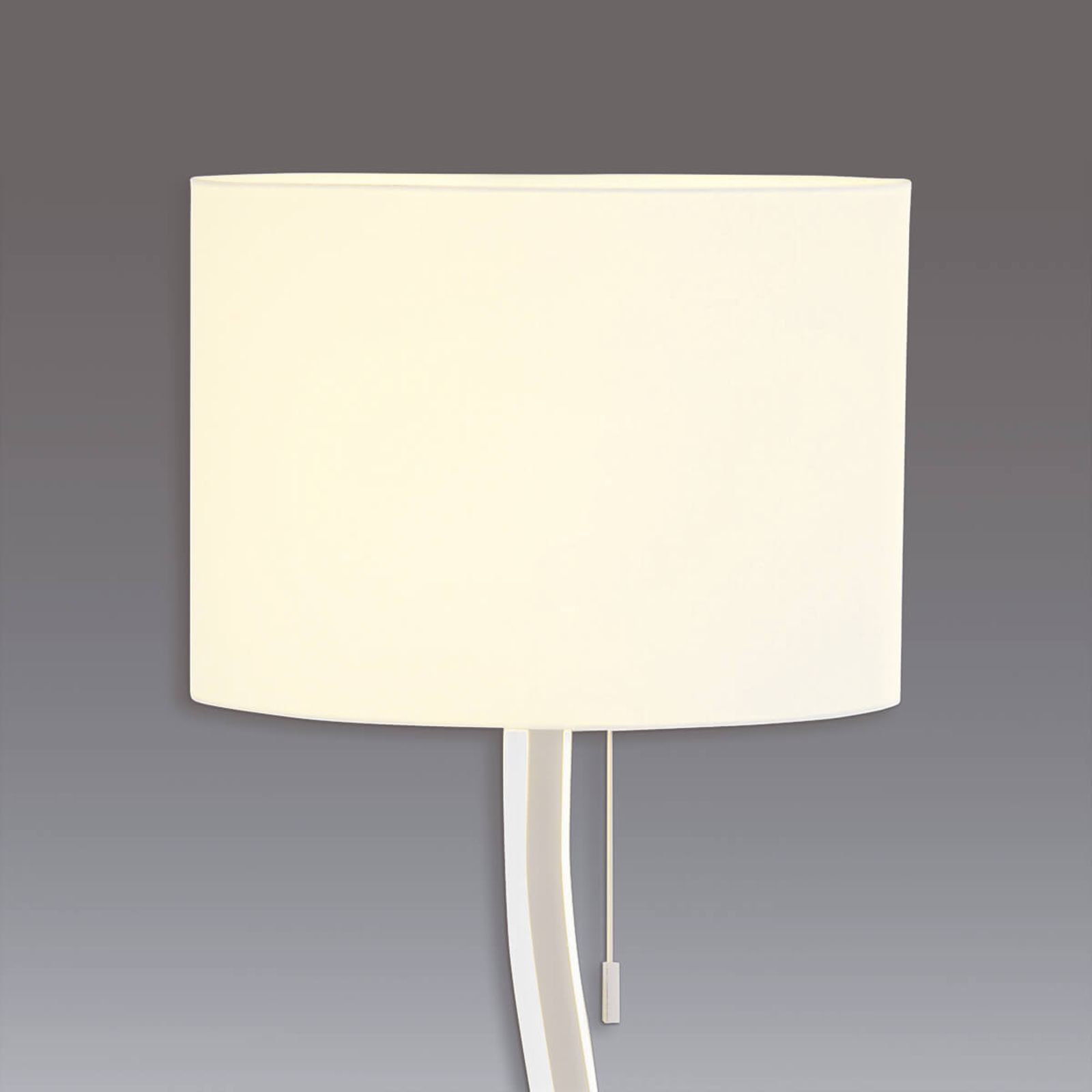 Zakrivená stojaca lampa Maren s diódami LED