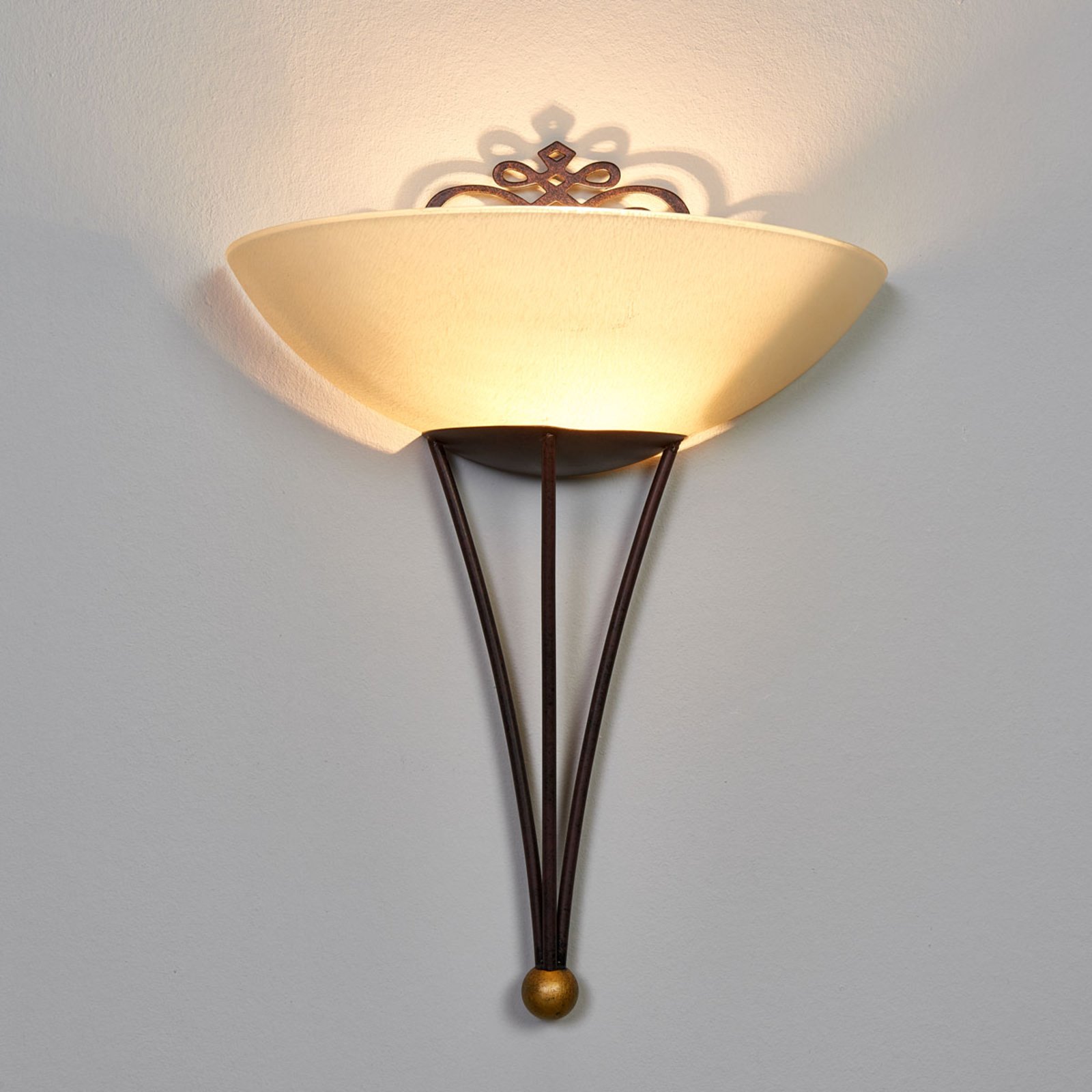 Elegante lámpara de pared Master con adornos