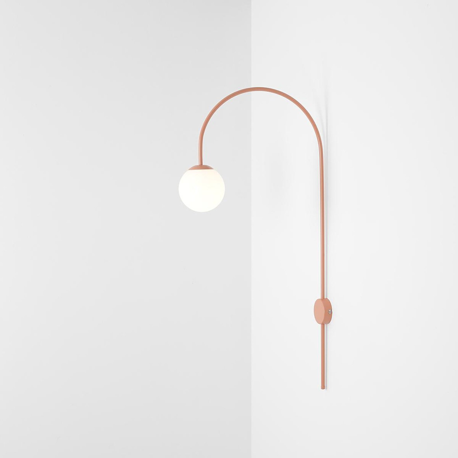 Una wandlamp, metaal, glas, koraalrood