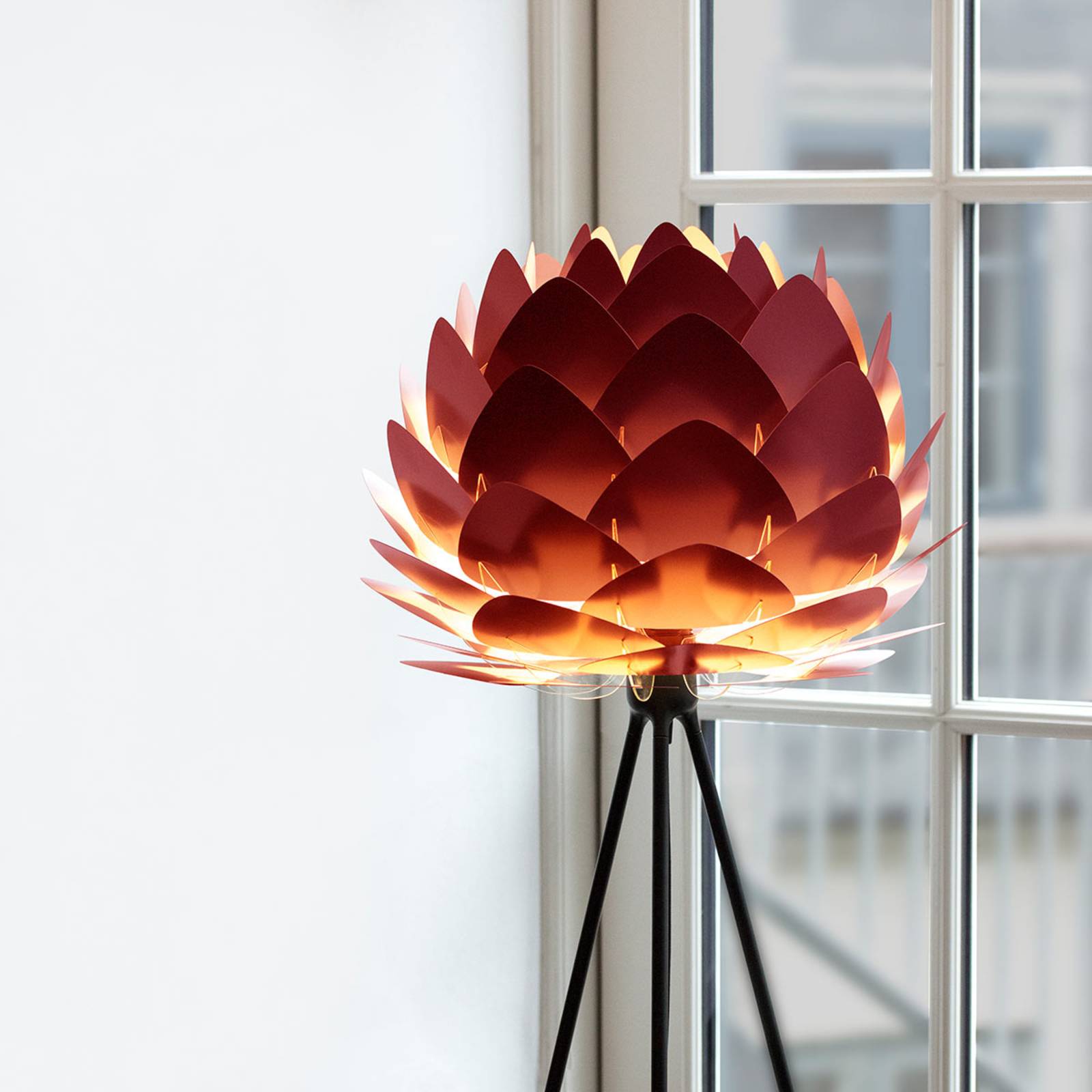 UMAGE Aluvia mini lampadaire noir/rouge rubis